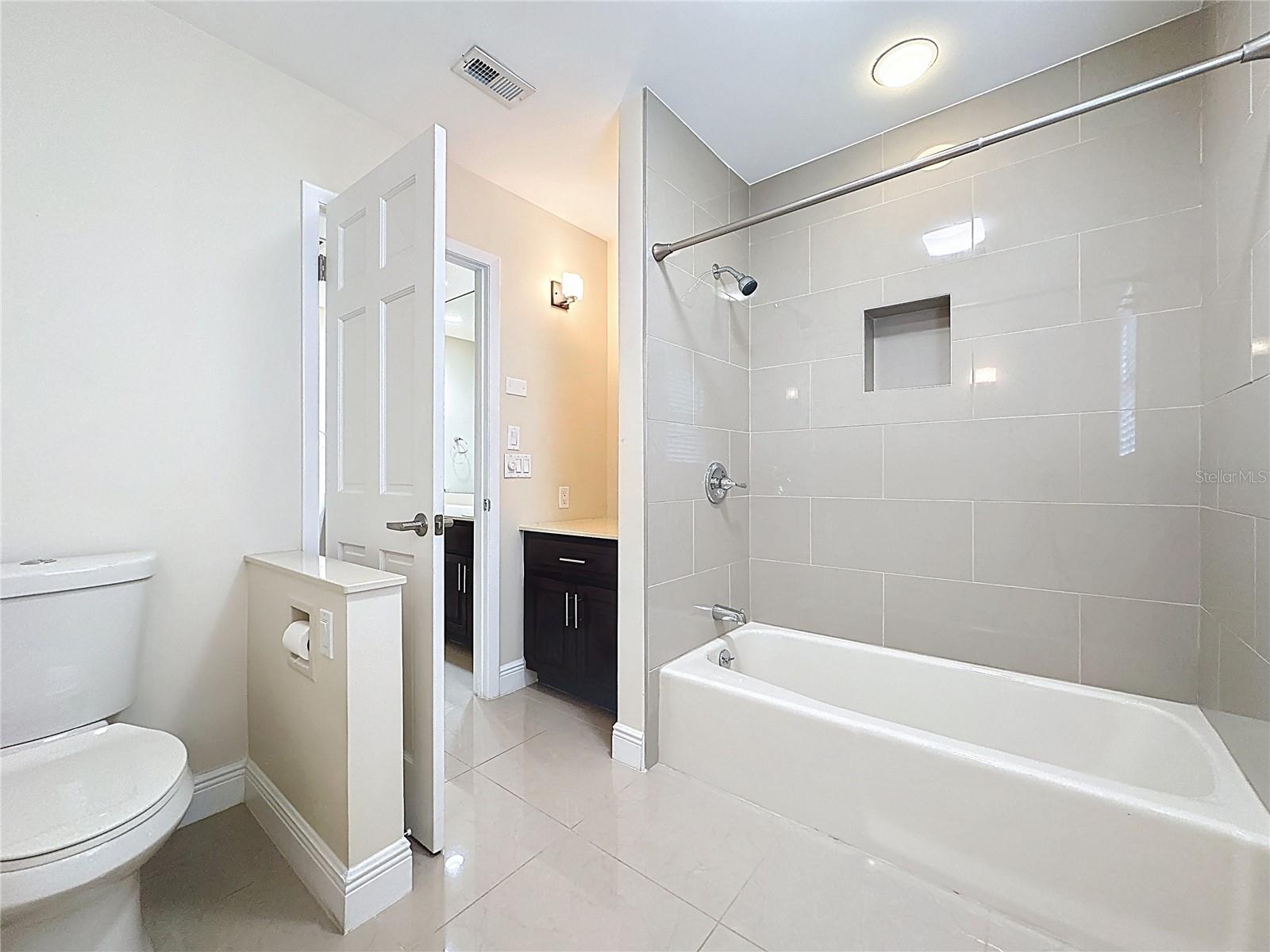 Image 35 of 92 For 6846 Lake View Drive