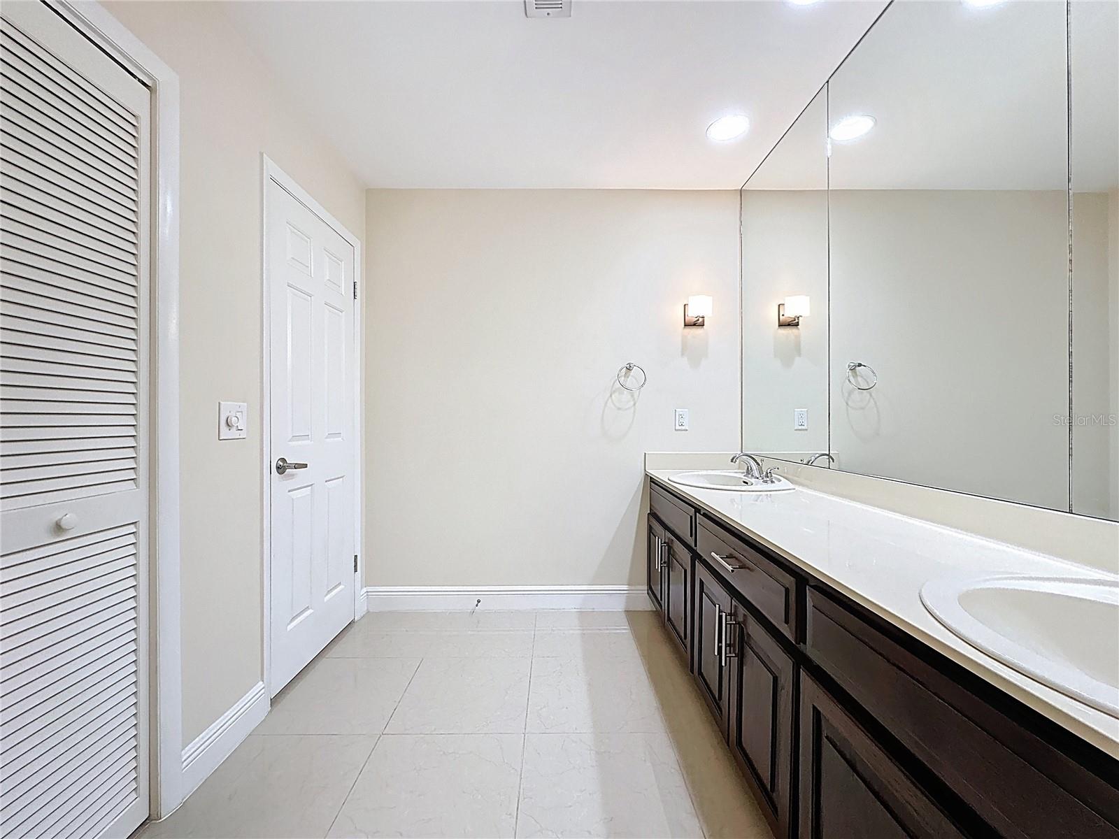 Image 36 of 92 For 6846 Lake View Drive