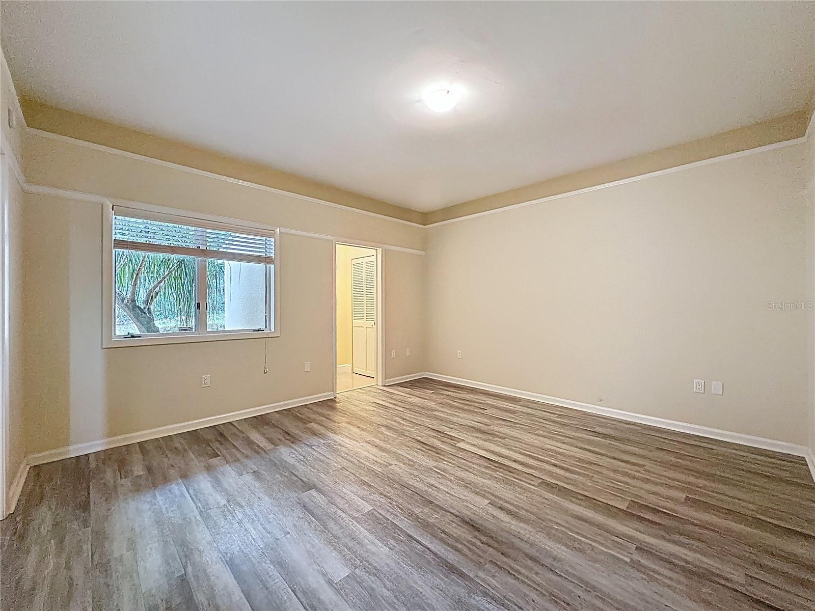 Image 38 of 92 For 6846 Lake View Drive