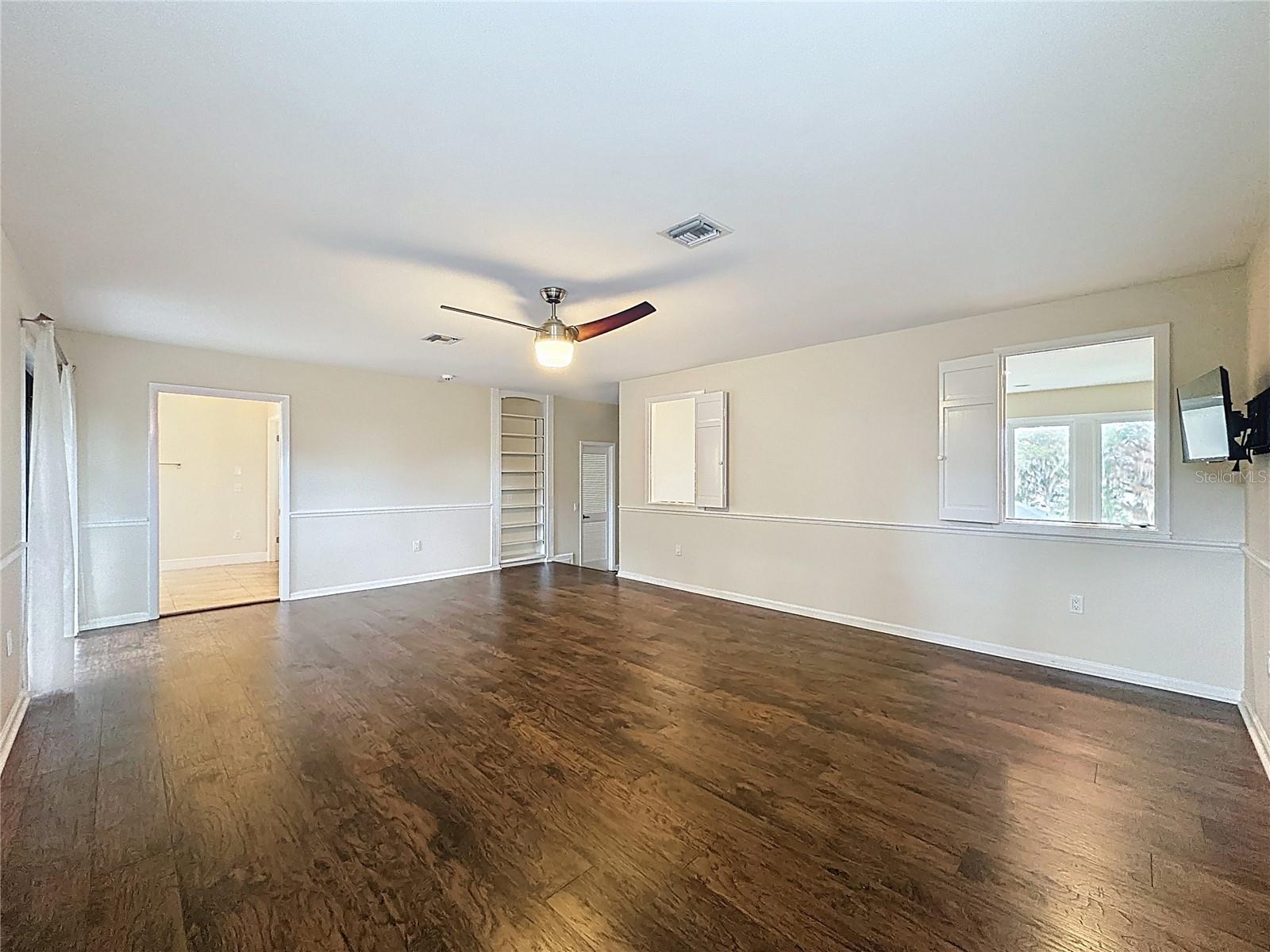 Image 52 of 92 For 6846 Lake View Drive