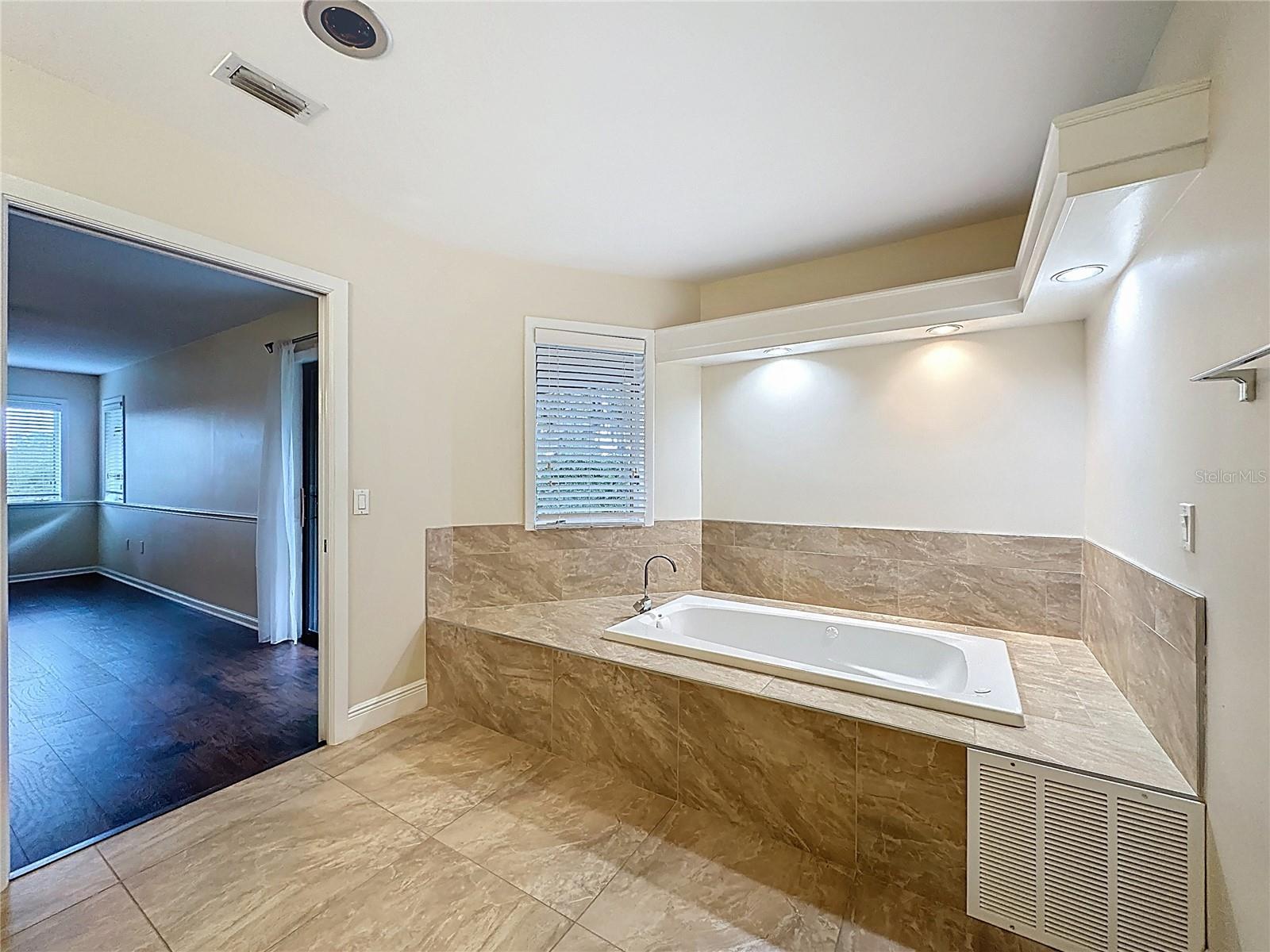 Image 56 of 92 For 6846 Lake View Drive