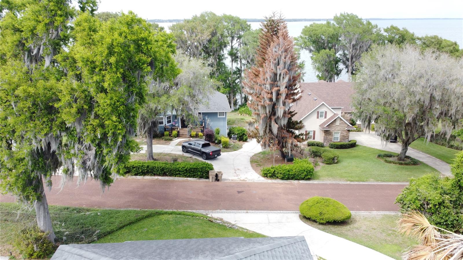 Image 6 of 92 For 6846 Lake View Drive