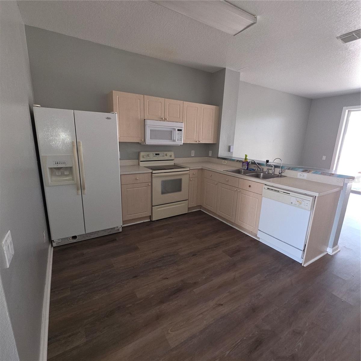 Image 5 of 13 For 2403 Silver Palm Drive