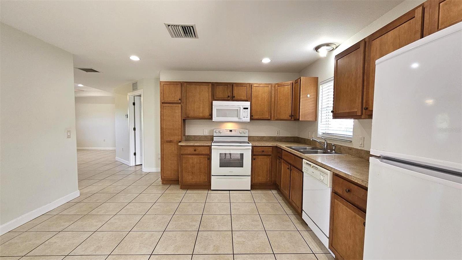 Image 10 of 22 For 309 Boundary Boulevard B