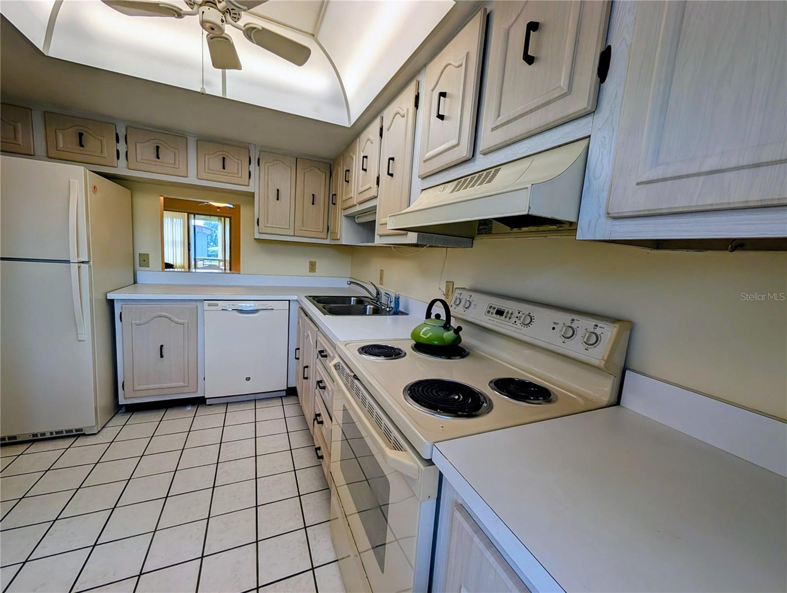 Image 11 of 35 For 333 Lake Howard Drive Nw 212a