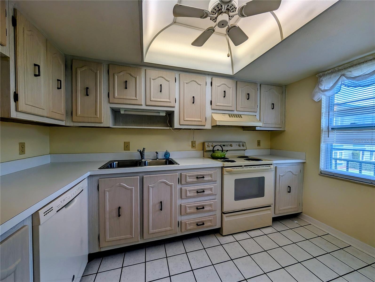 Image 12 of 35 For 333 Lake Howard Drive Nw 212a