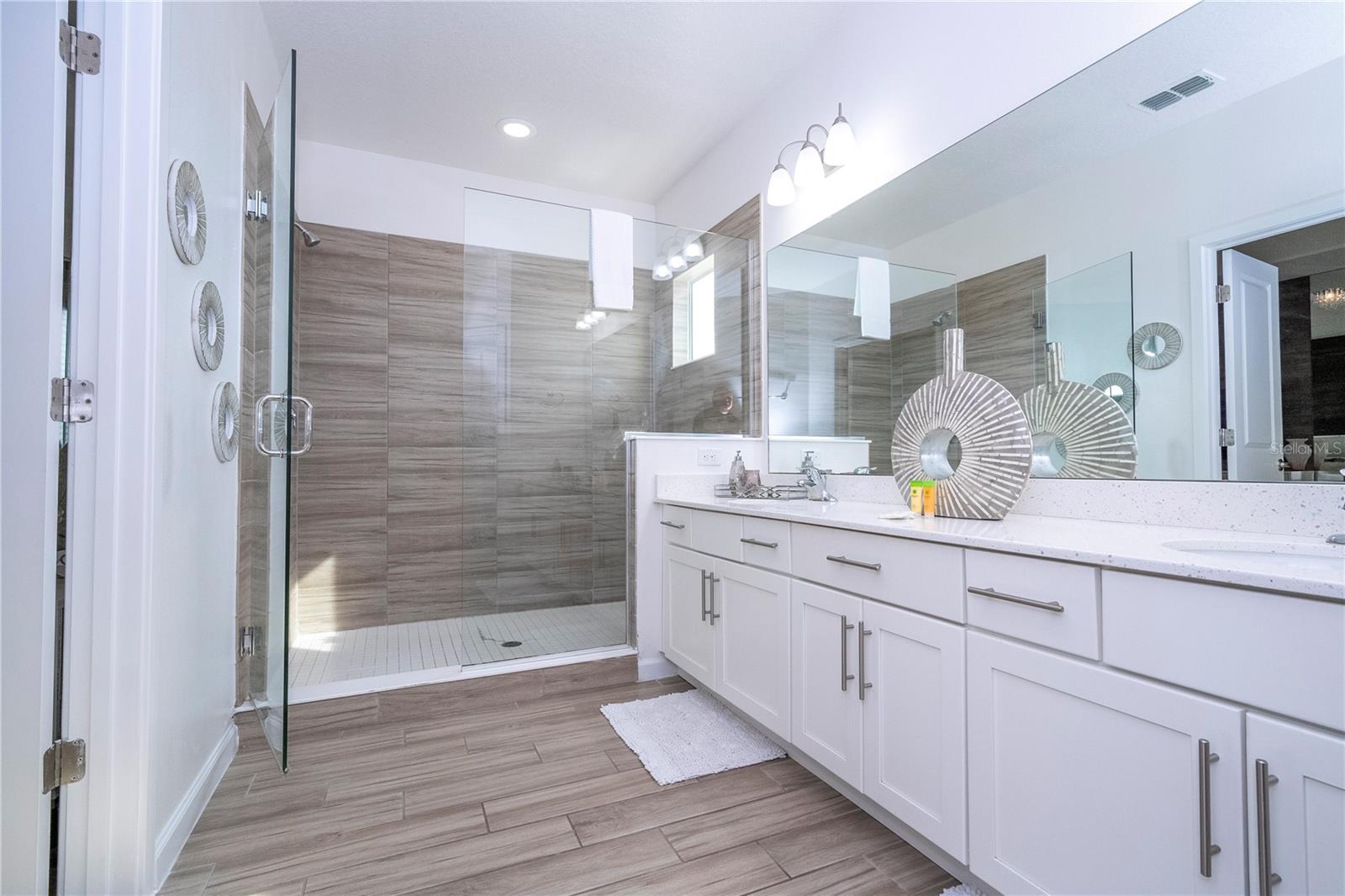 Image 46 of 87 For 2651 Calistoga Avenue