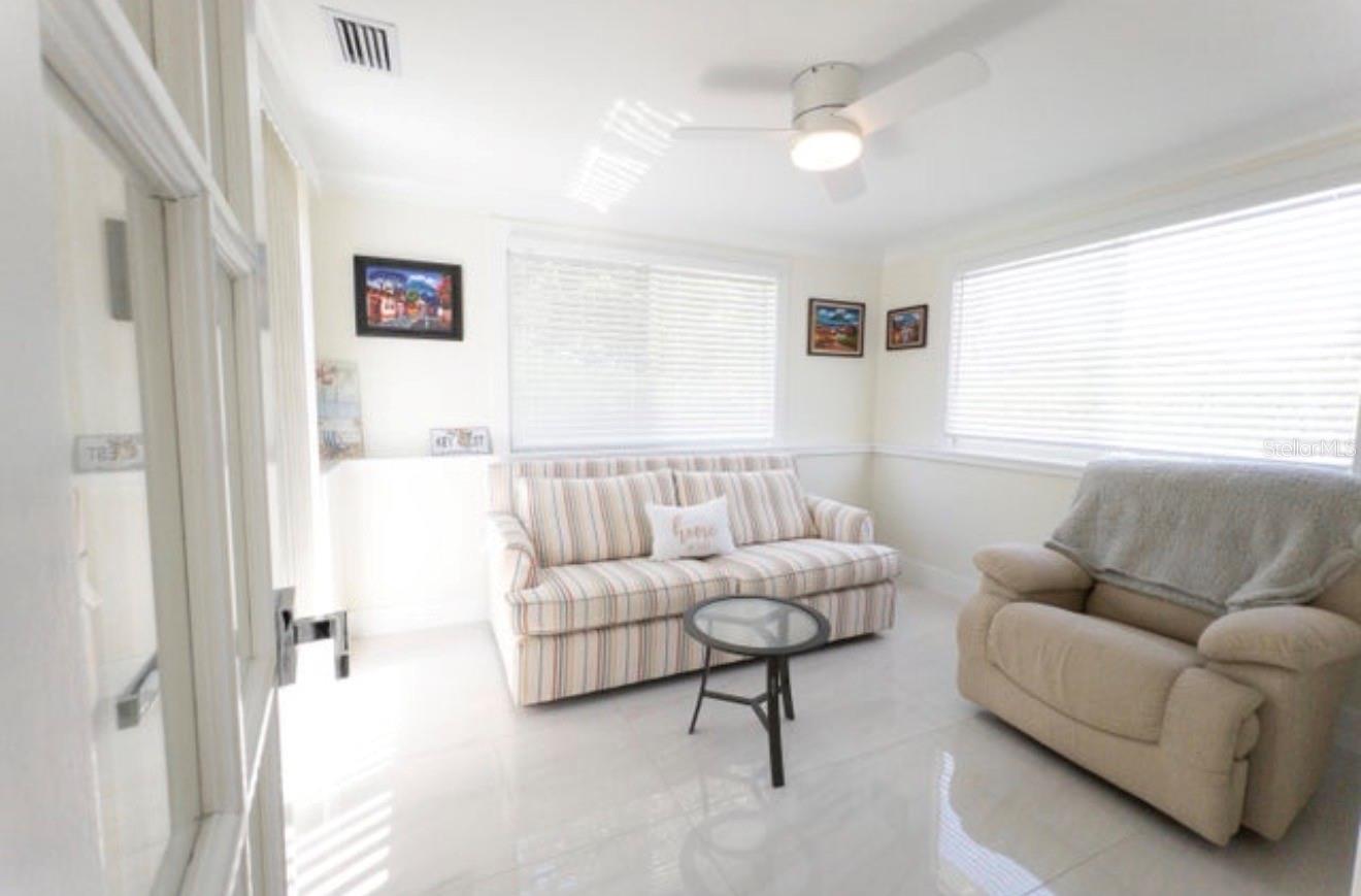 Image 12 of 17 For 887 Perry Street