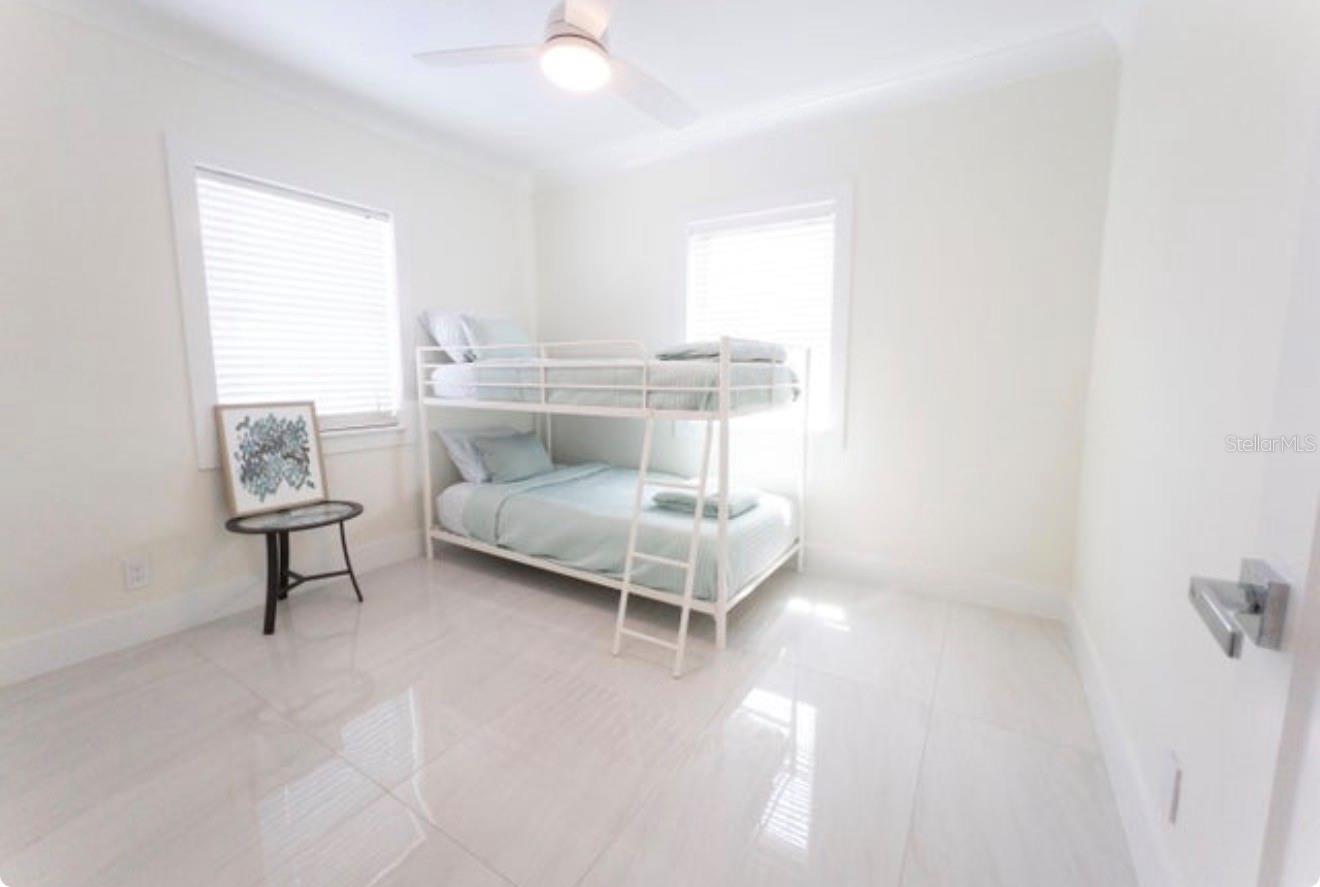 Image 17 of 17 For 887 Perry Street