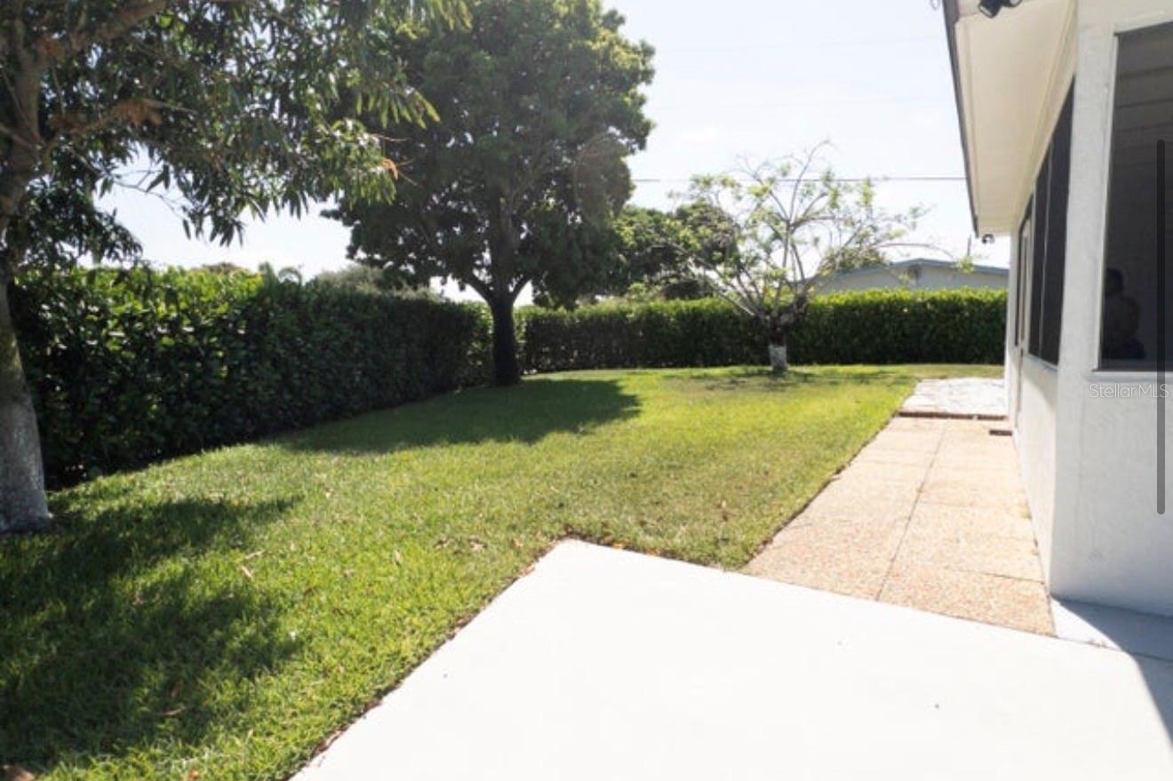 Image 5 of 17 For 887 Perry Street