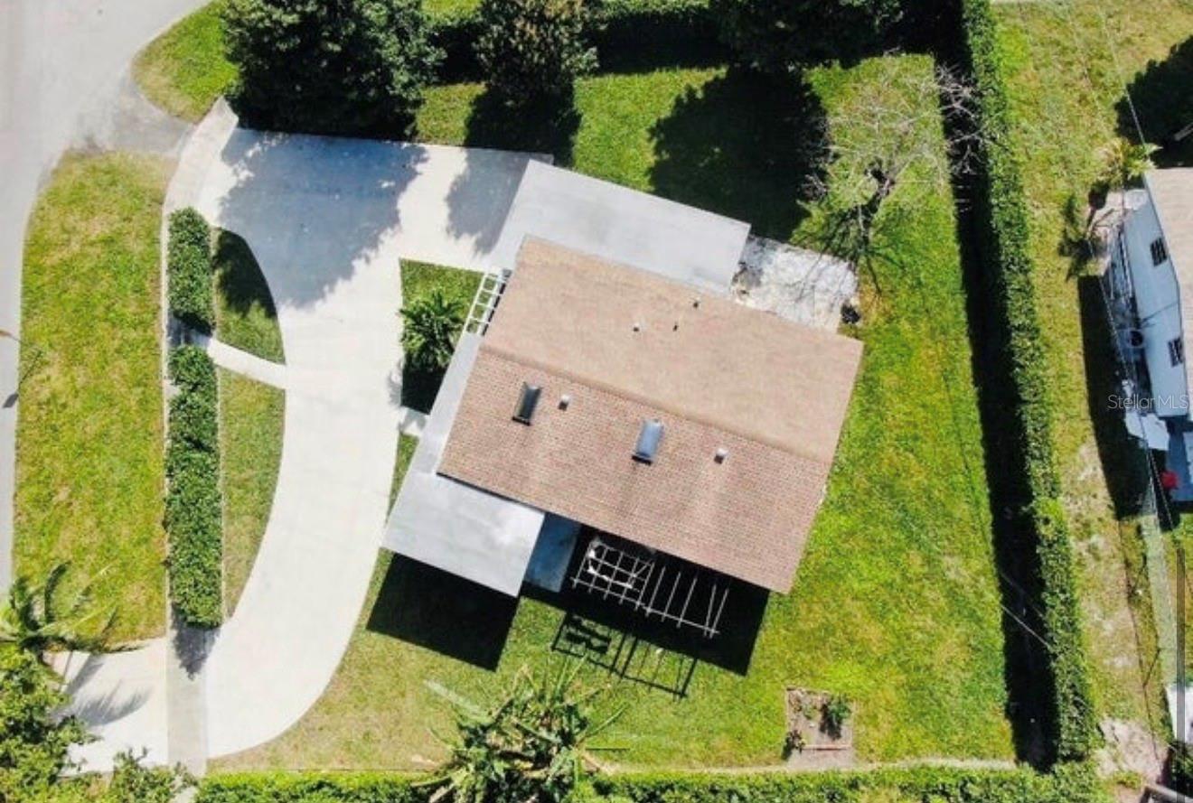 Image 7 of 17 For 887 Perry Street