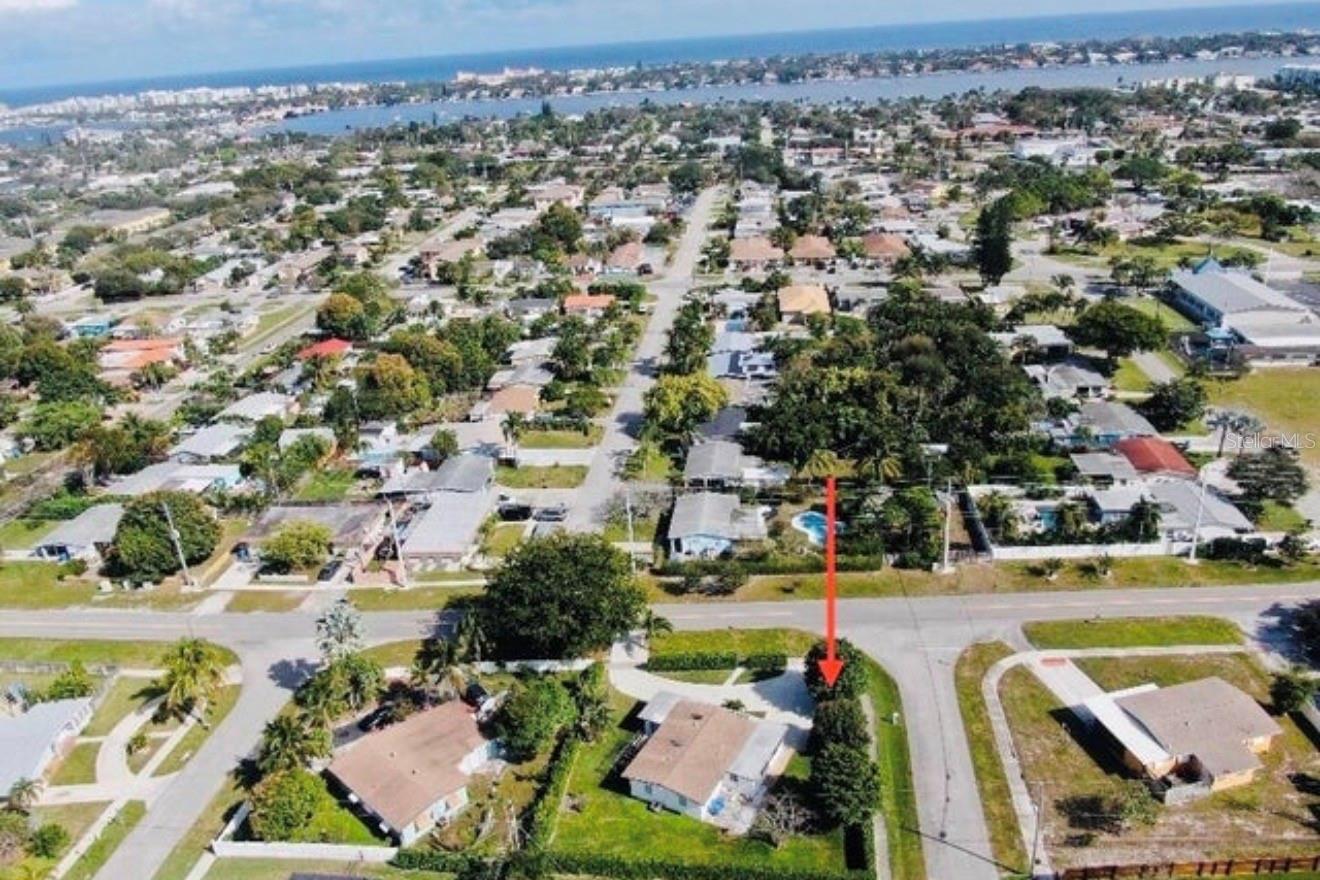 Image 8 of 17 For 887 Perry Street