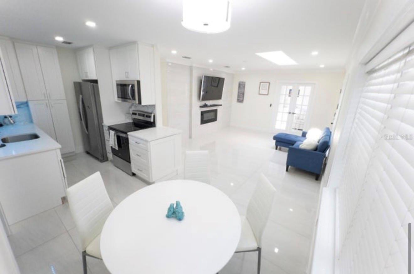 Image 9 of 17 For 887 Perry Street