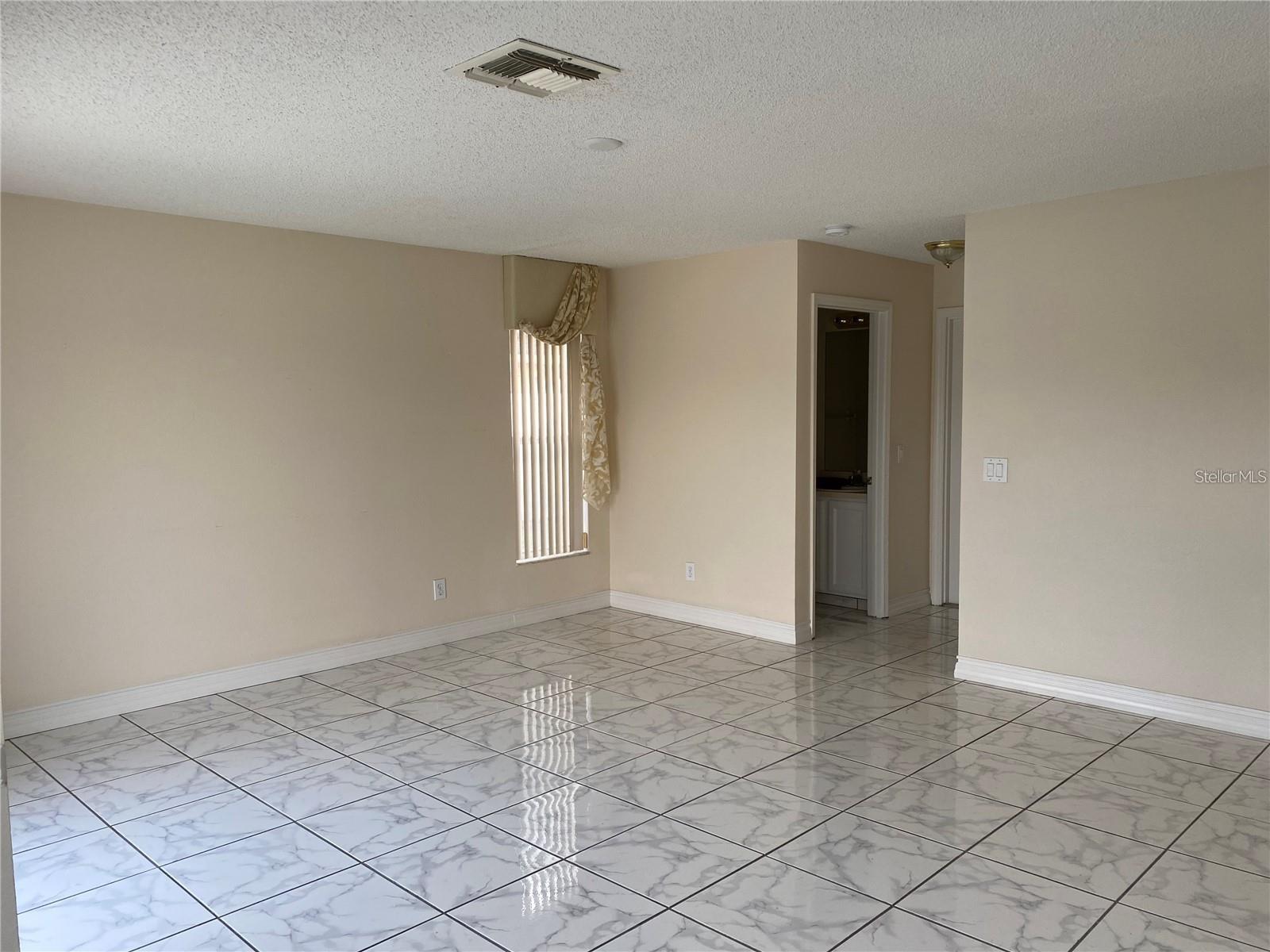 Image 6 of 13 For 14541 Huntingfield Dr