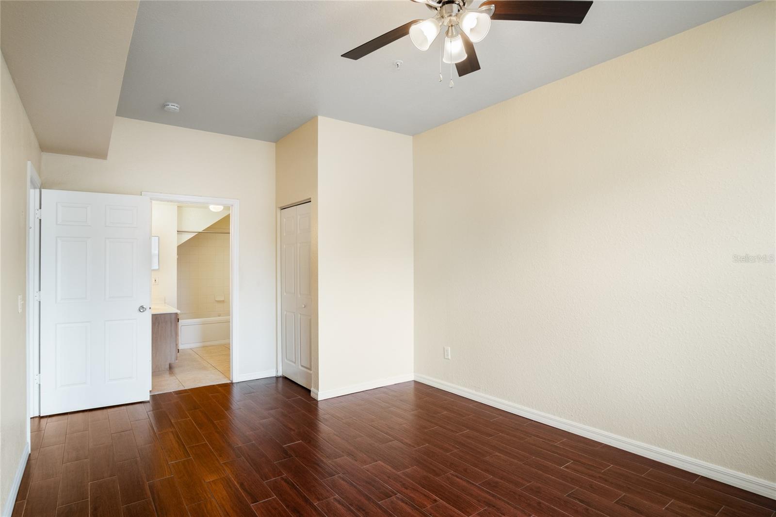 Image 14 of 42 For 4009 Venetian Bay Drive 102