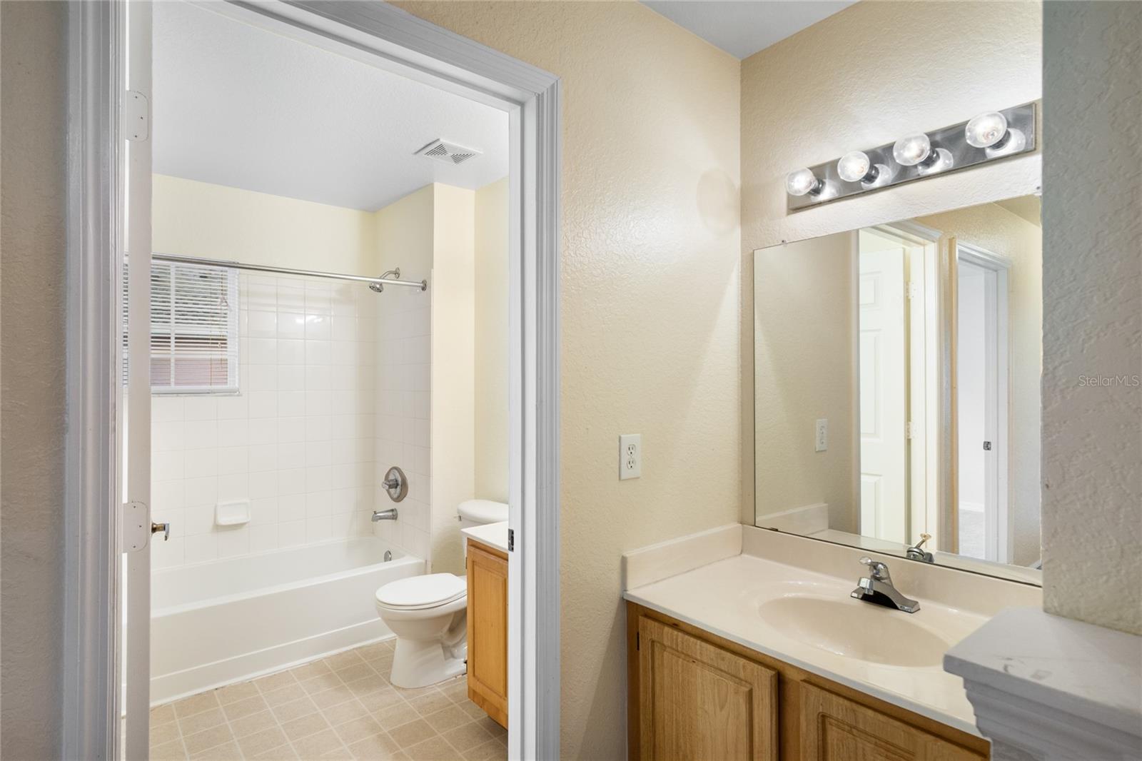 Image 23 of 42 For 4009 Venetian Bay Drive 102