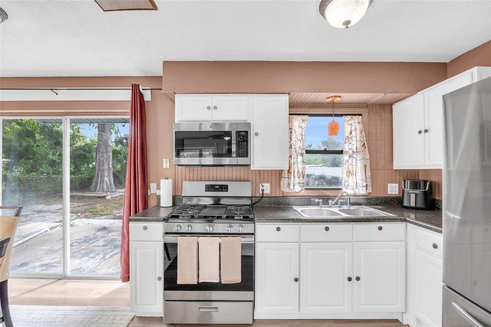 Image 11 of 28 For 890 Golden Isle Drive