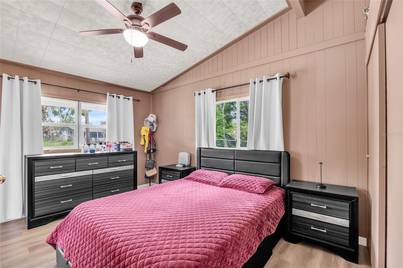 Image 13 of 28 For 890 Golden Isle Drive