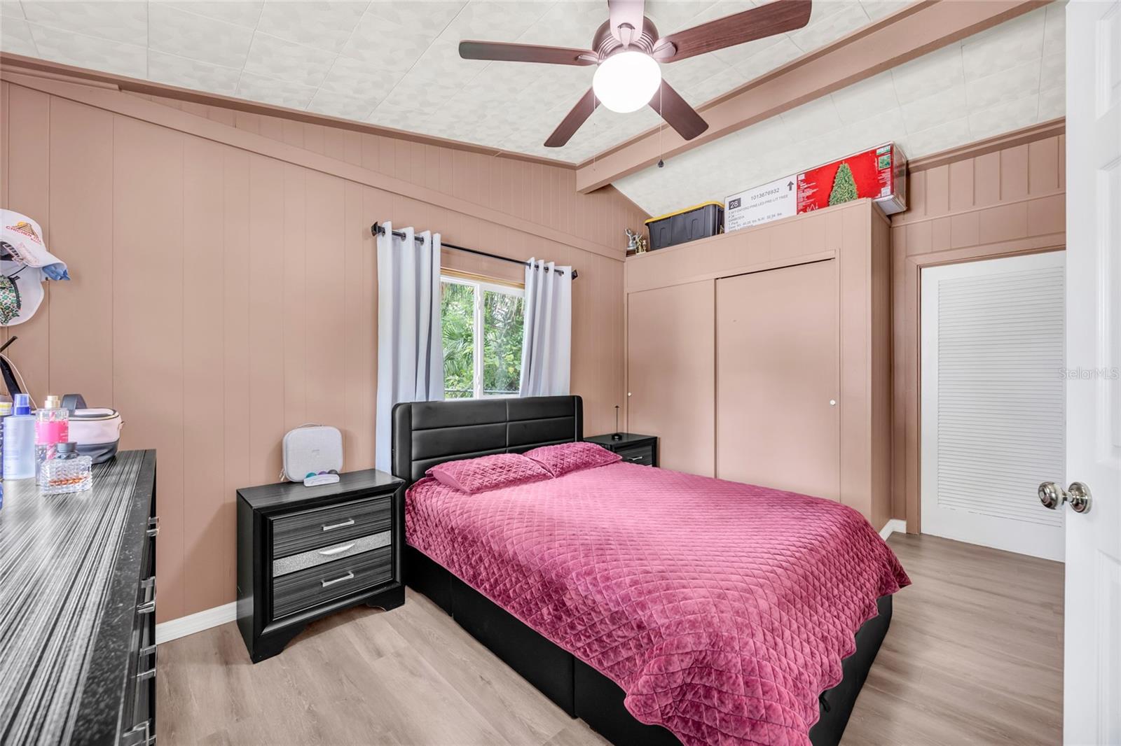 Image 14 of 28 For 890 Golden Isle Drive