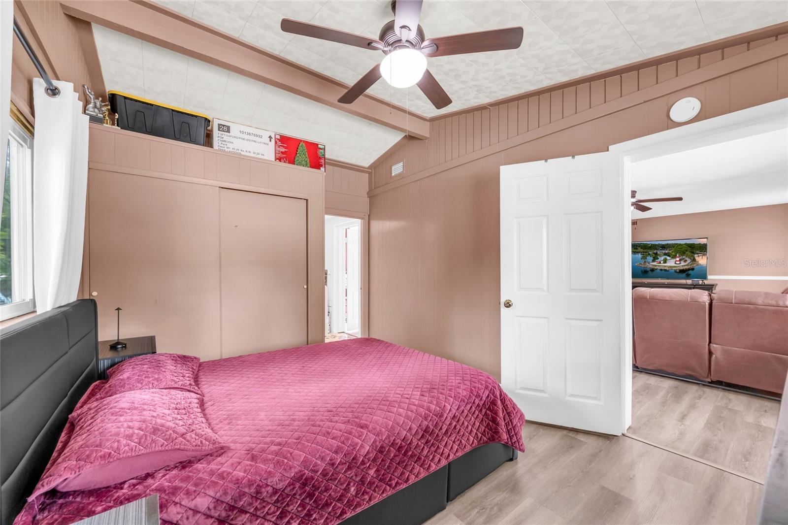 Image 15 of 28 For 890 Golden Isle Drive