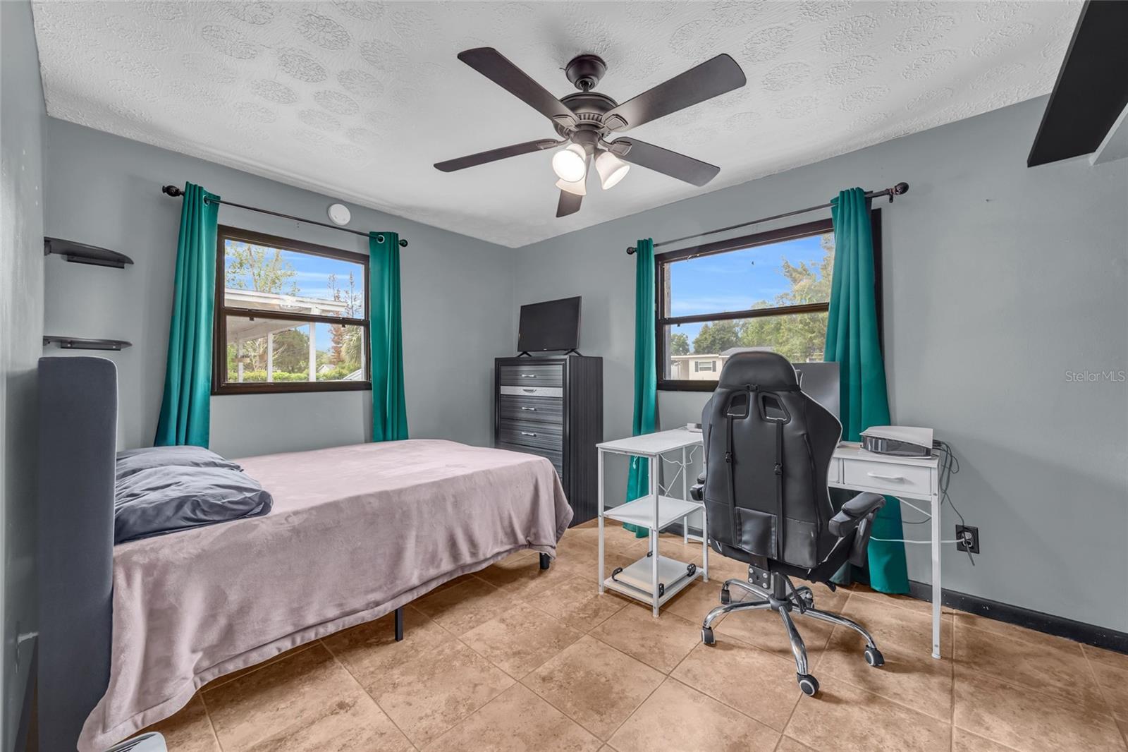 Image 16 of 28 For 890 Golden Isle Drive