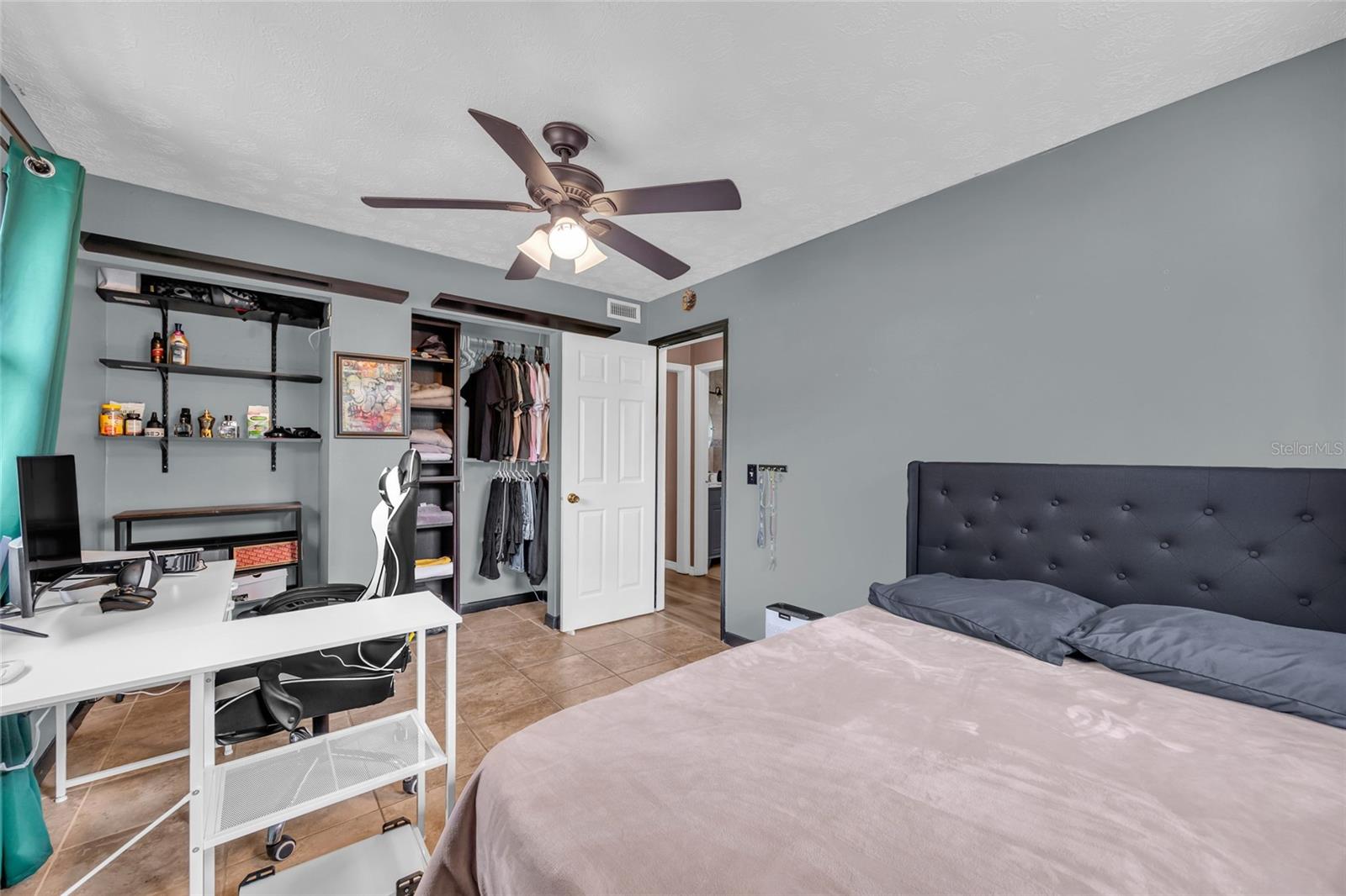 Image 17 of 28 For 890 Golden Isle Drive