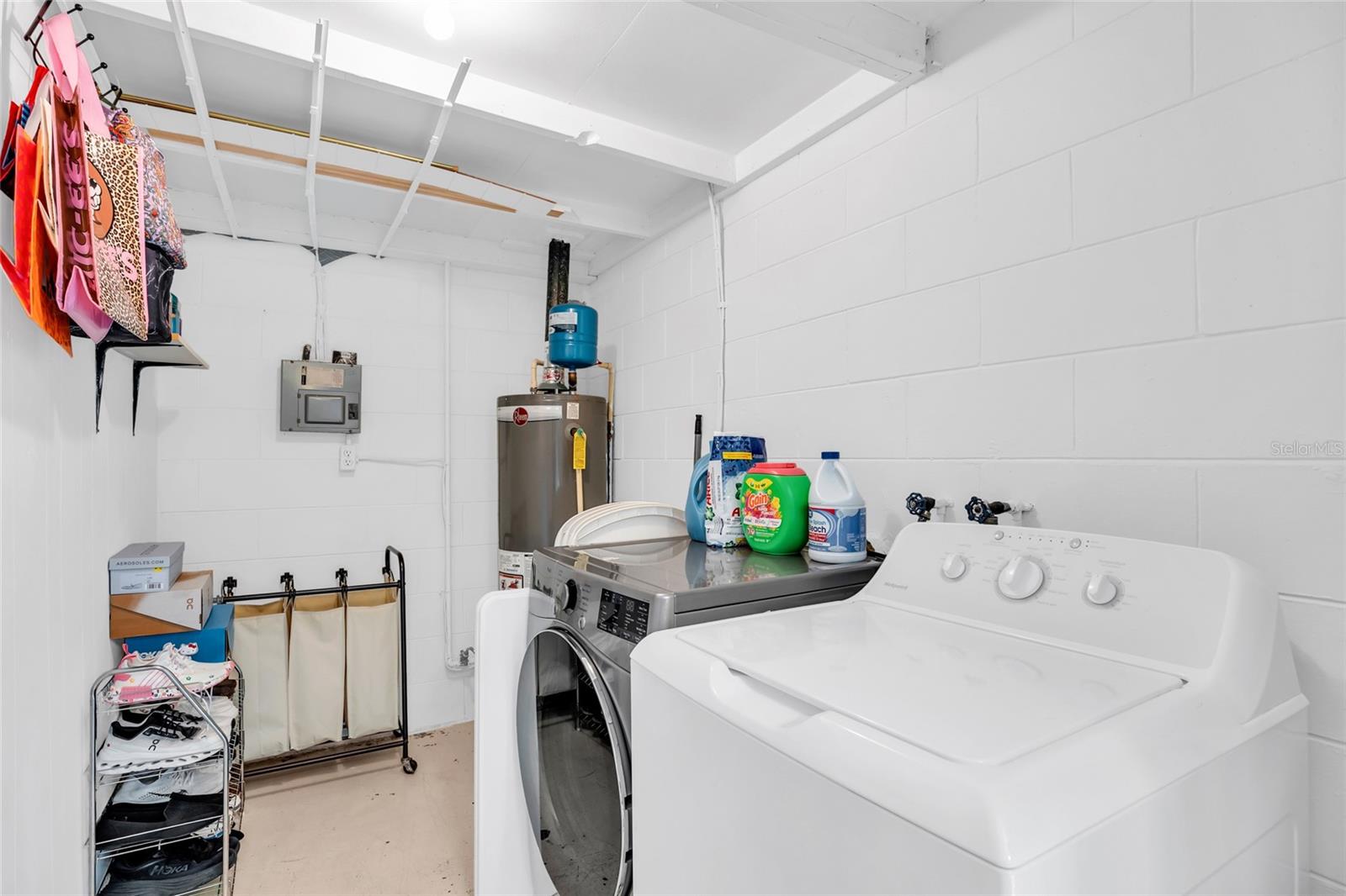 Image 21 of 28 For 890 Golden Isle Drive