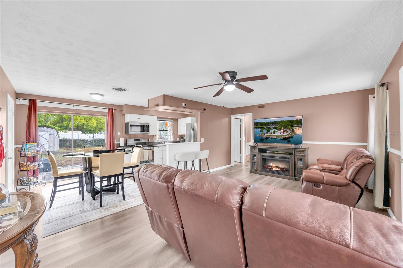 Image 6 of 28 For 890 Golden Isle Drive