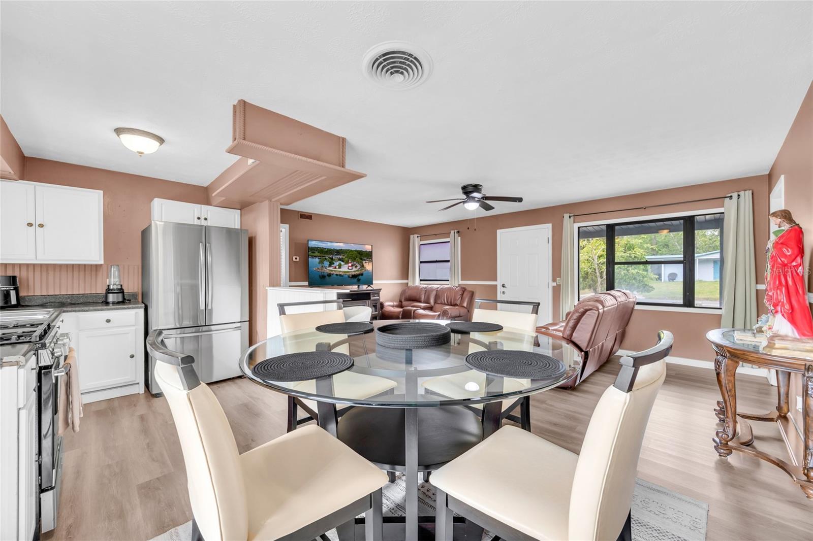 Image 7 of 28 For 890 Golden Isle Drive