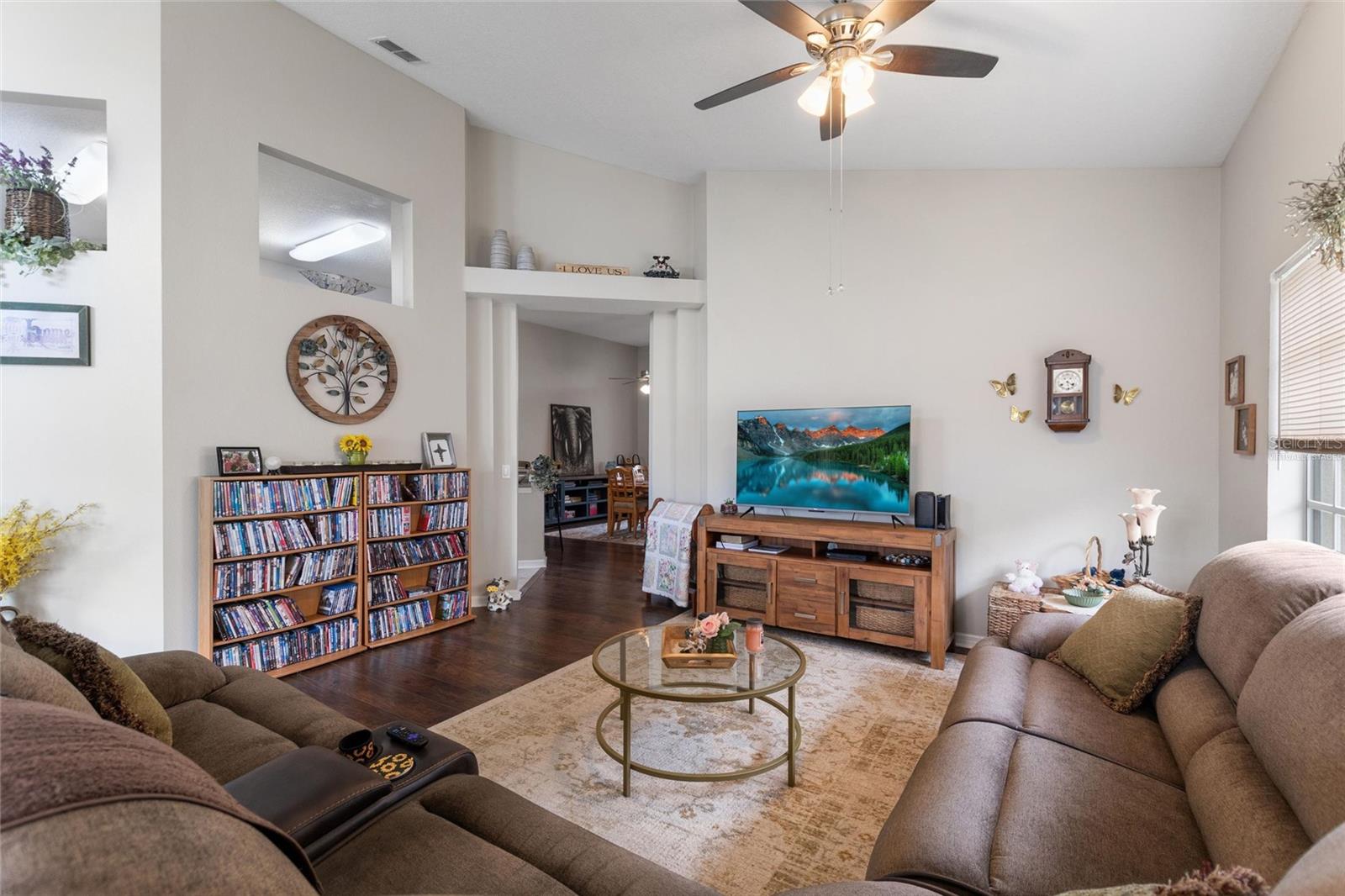 Image 4 of 56 For 53 High Vista Dr