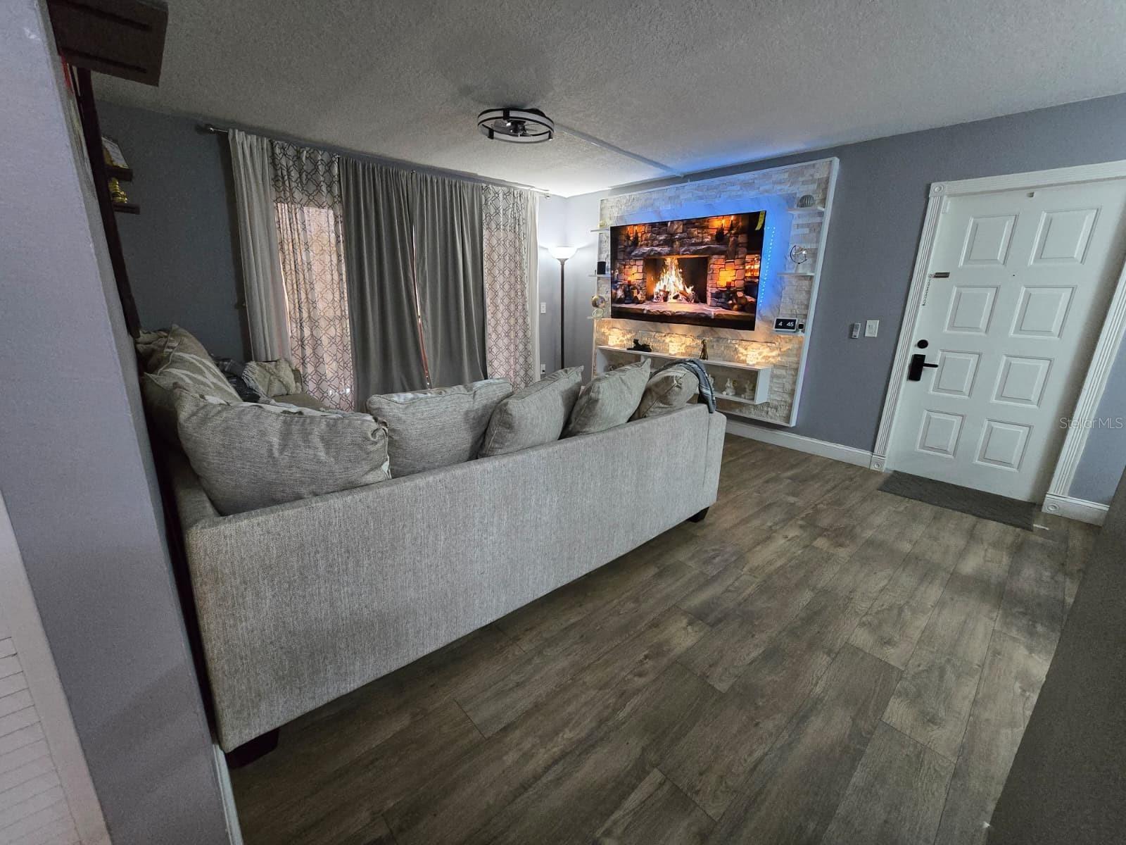 Image 2 of 14 For 1624 S Pine Ridge  D2