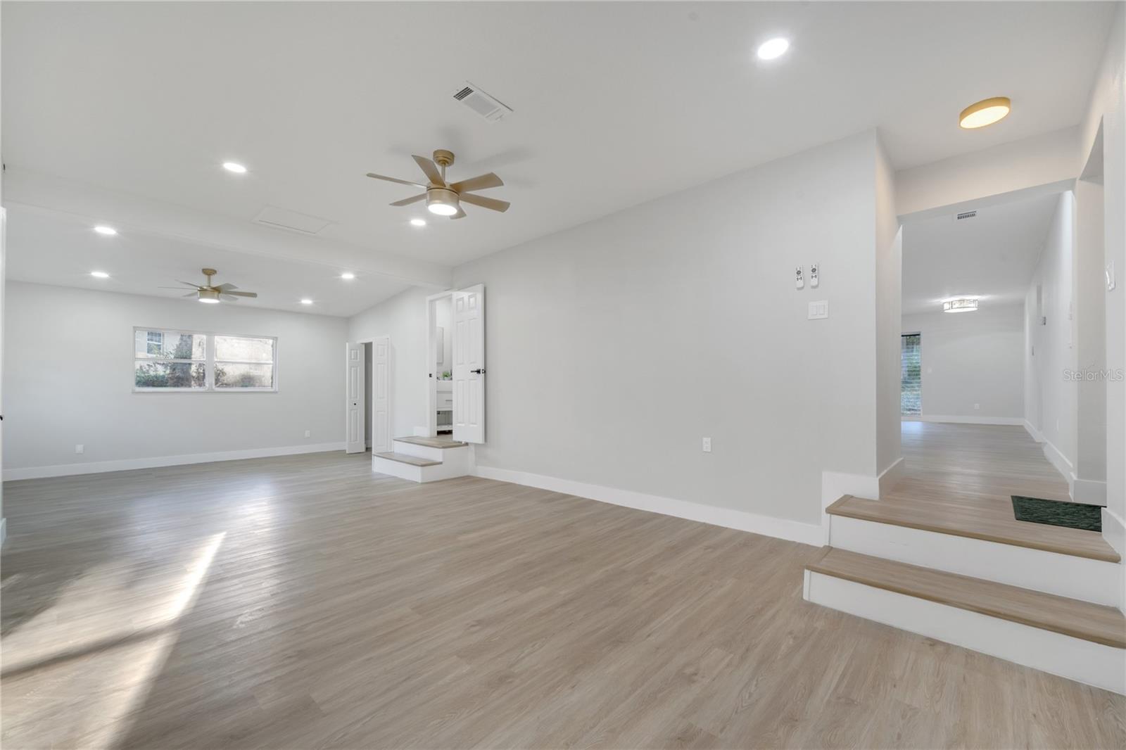 Image 20 of 55 For 7043 Carlene Drive