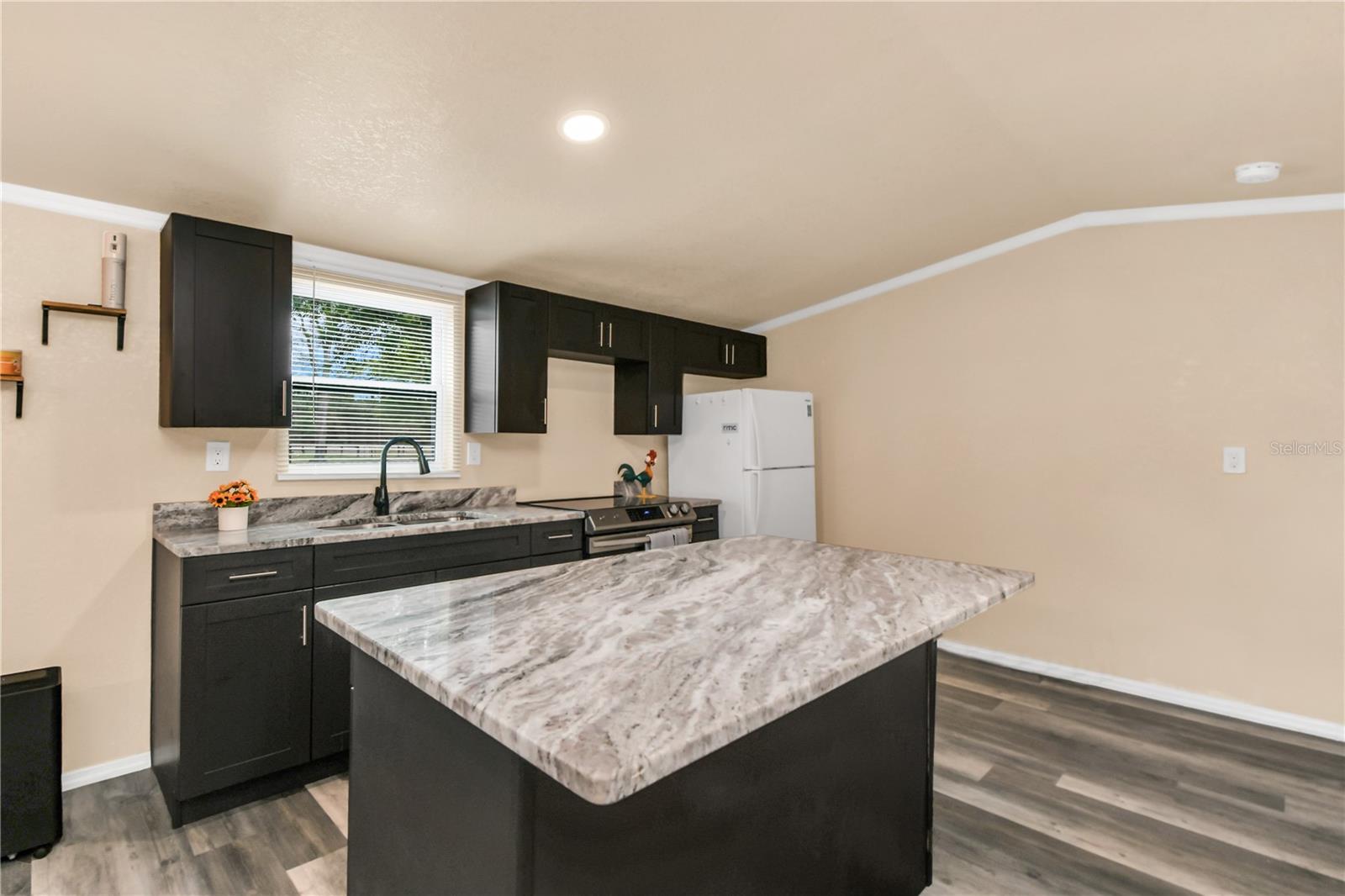 Image 6 of 41 For 7457 Highway 349