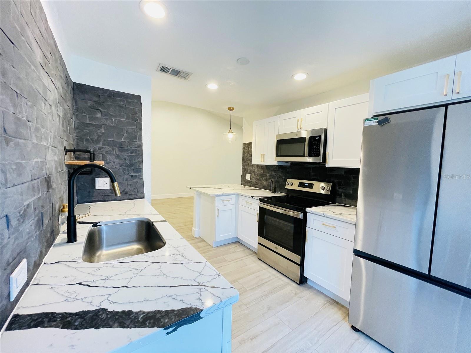 Image 4 of 8 For 7803 Sugar Brook Court 7803