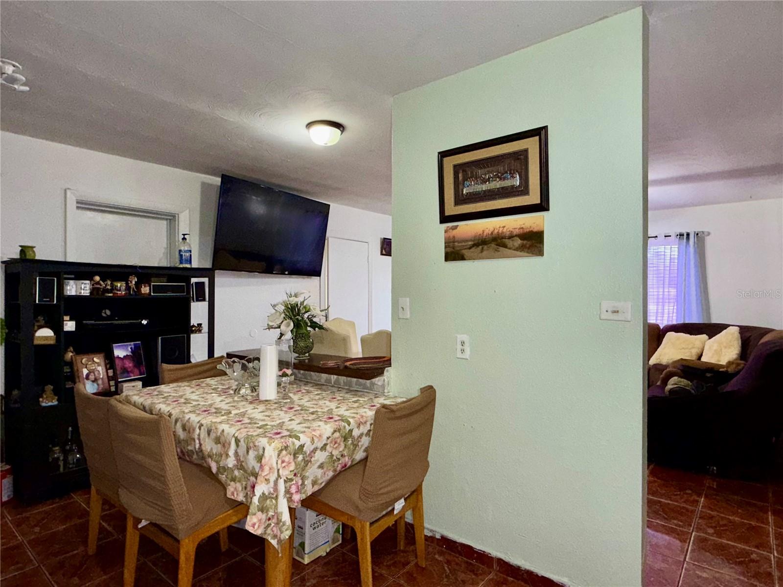 Image 13 of 51 For 5828 Harcourt Avenue