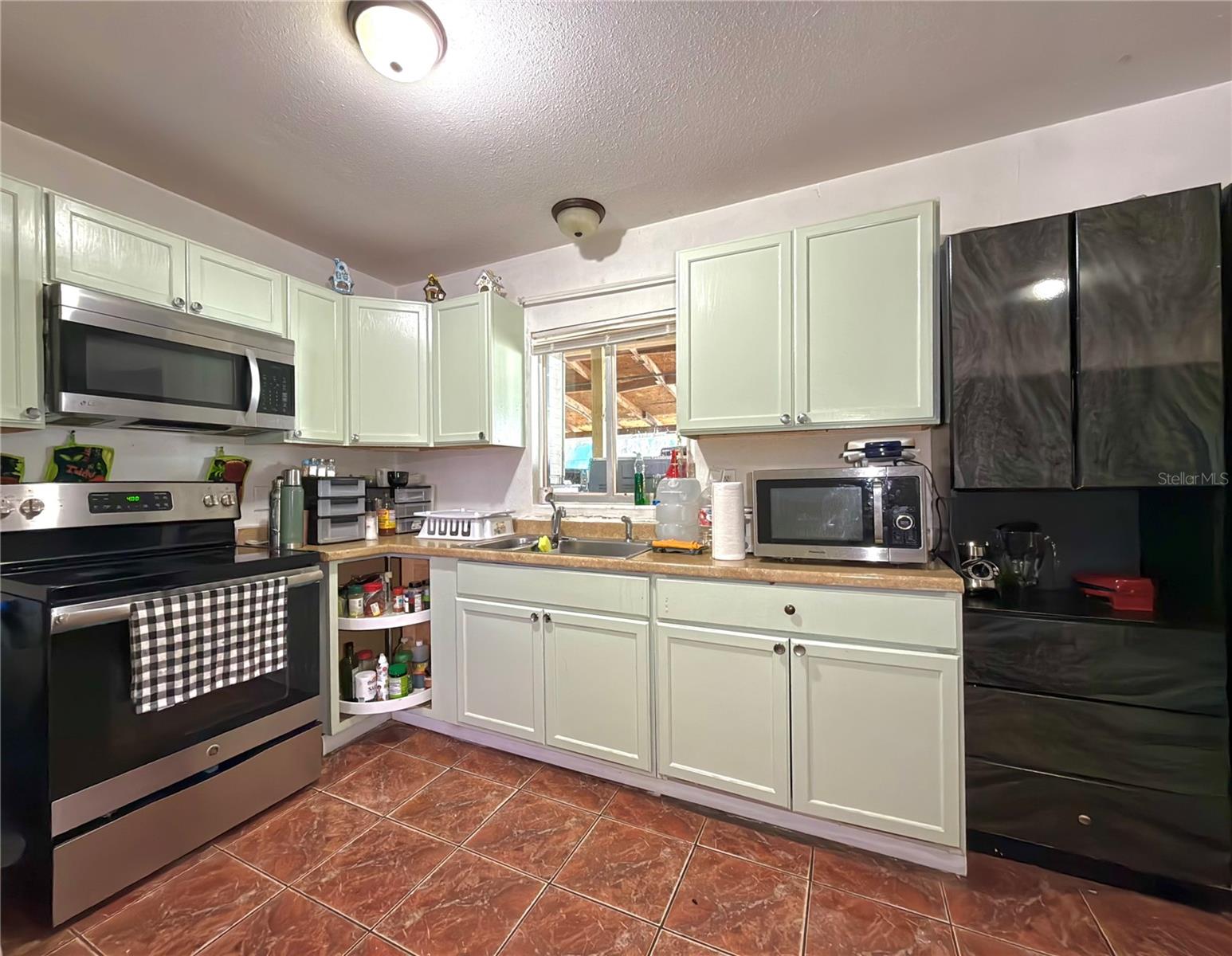 Image 16 of 51 For 5828 Harcourt Avenue