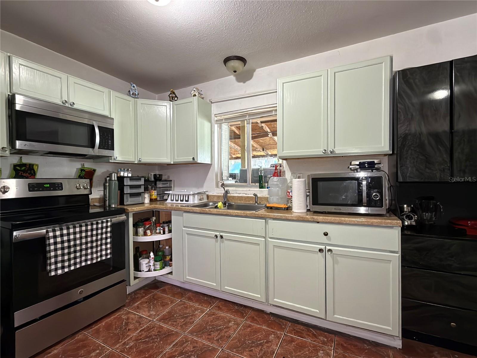 Image 17 of 51 For 5828 Harcourt Avenue