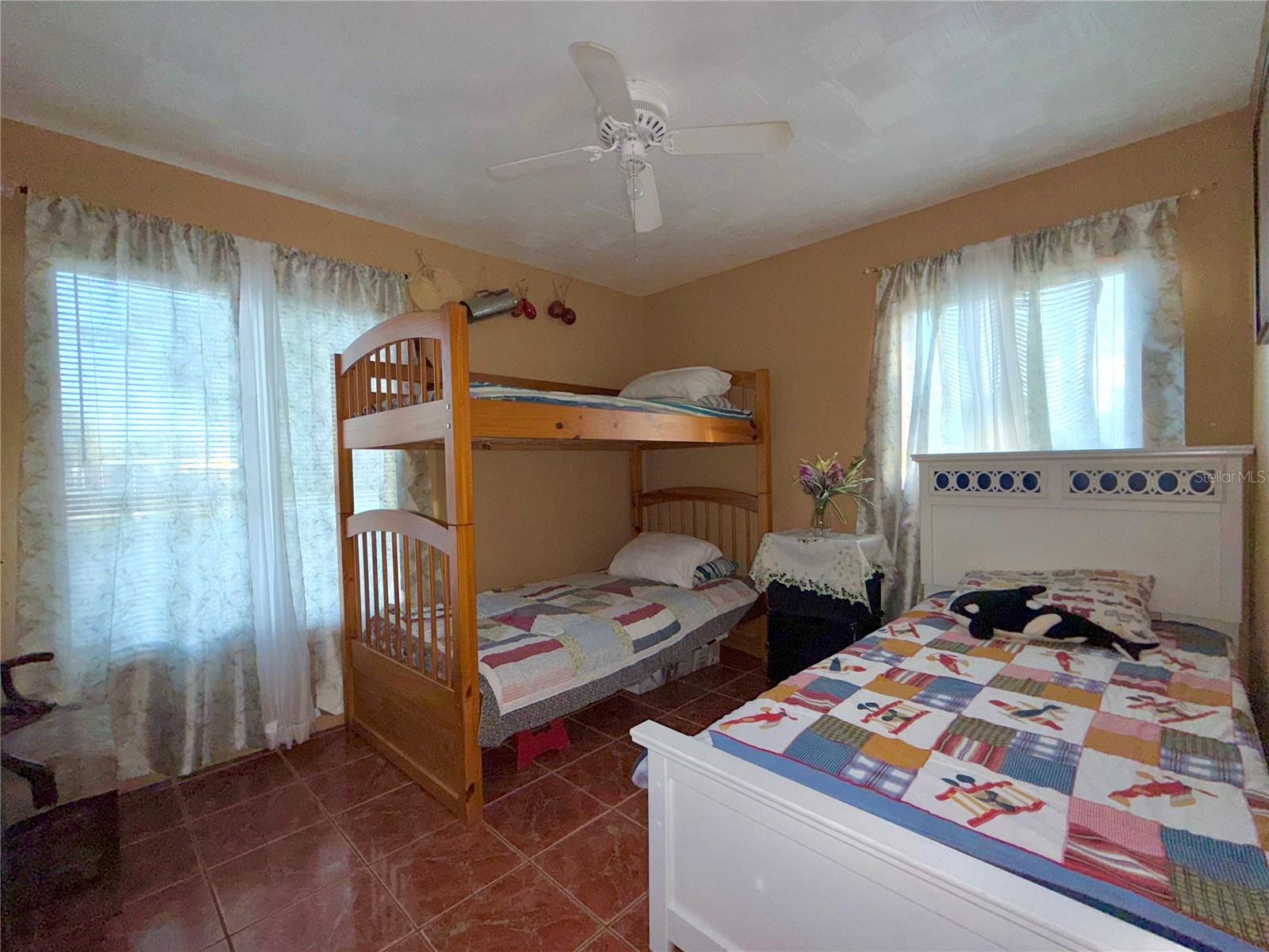 Image 24 of 51 For 5828 Harcourt Avenue