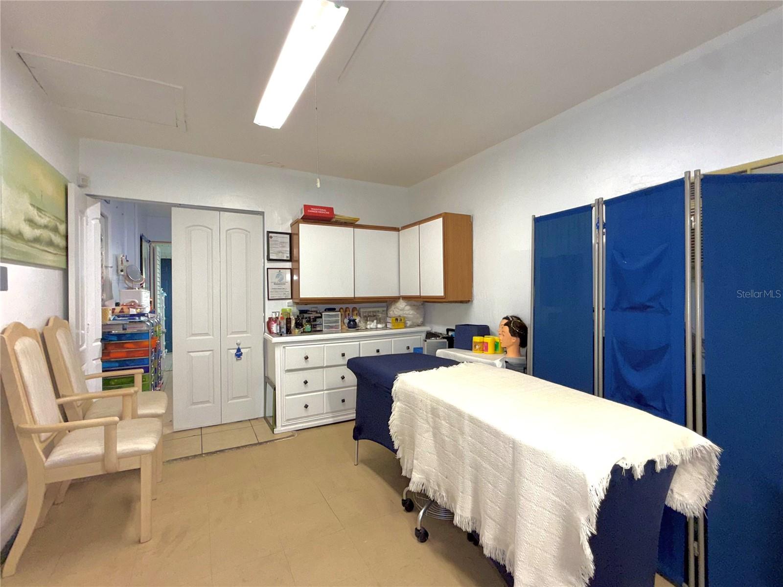 Image 33 of 51 For 5828 Harcourt Avenue