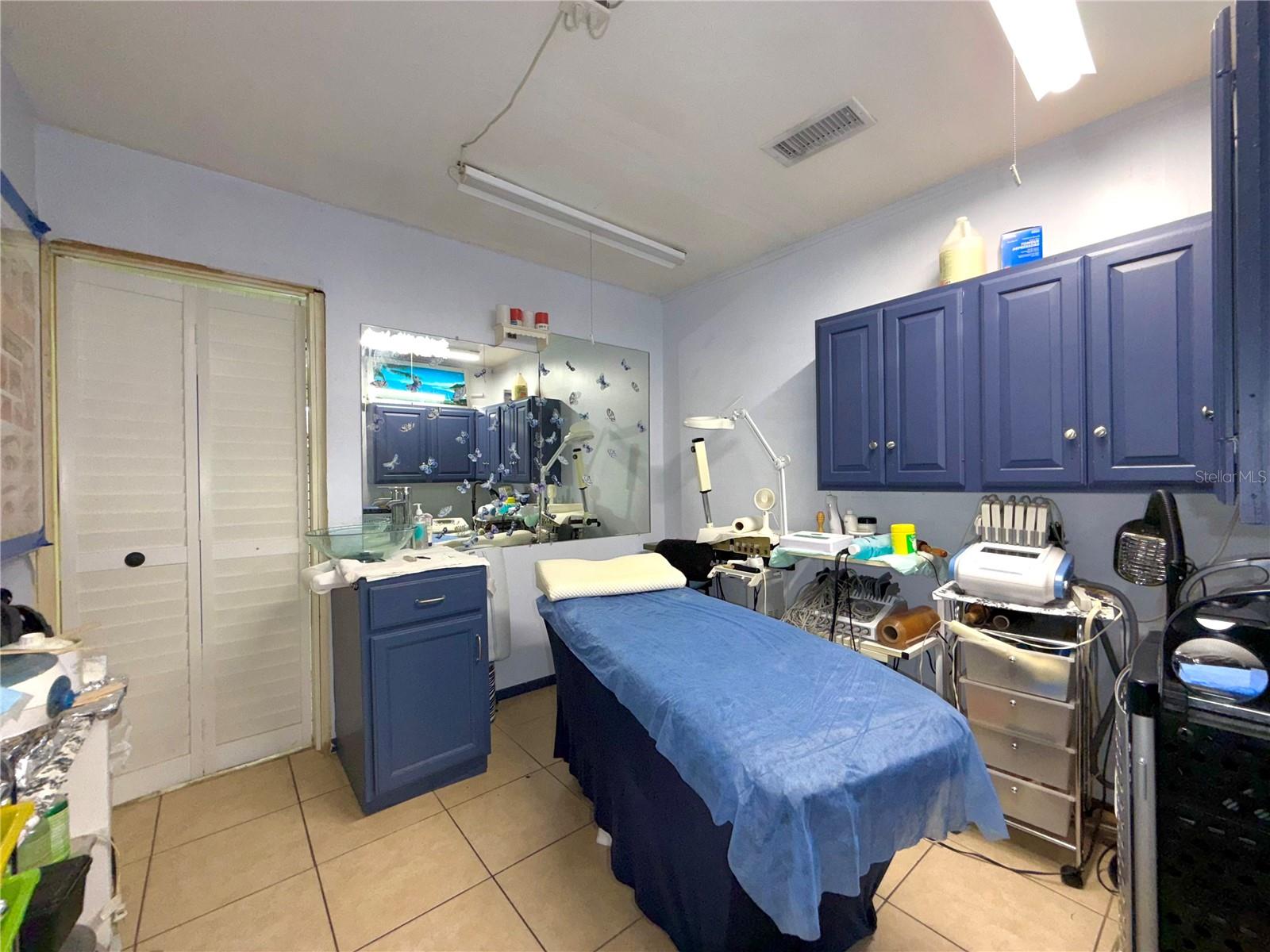 Image 34 of 51 For 5828 Harcourt Avenue