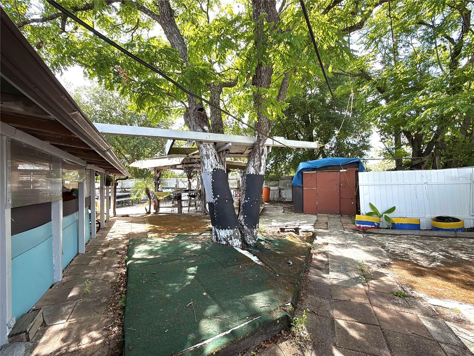 Image 42 of 51 For 5828 Harcourt Avenue