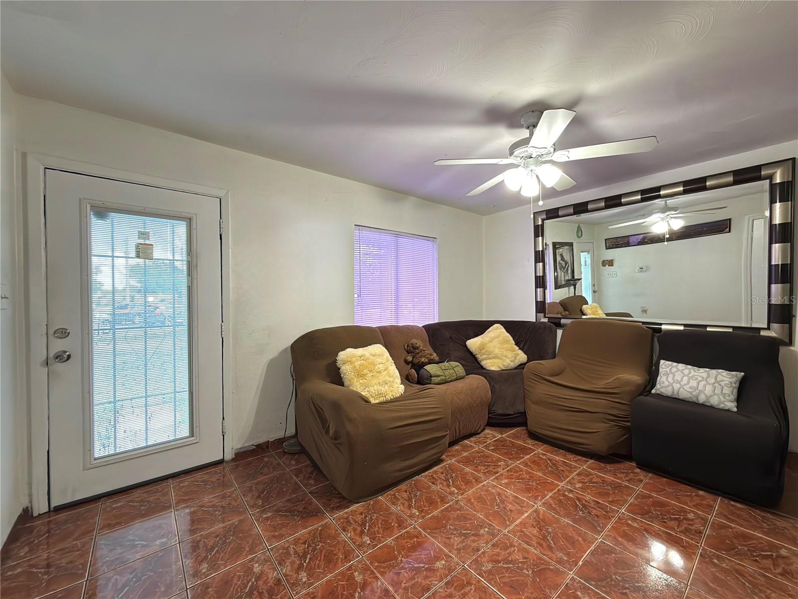 Image 8 of 51 For 5828 Harcourt Avenue