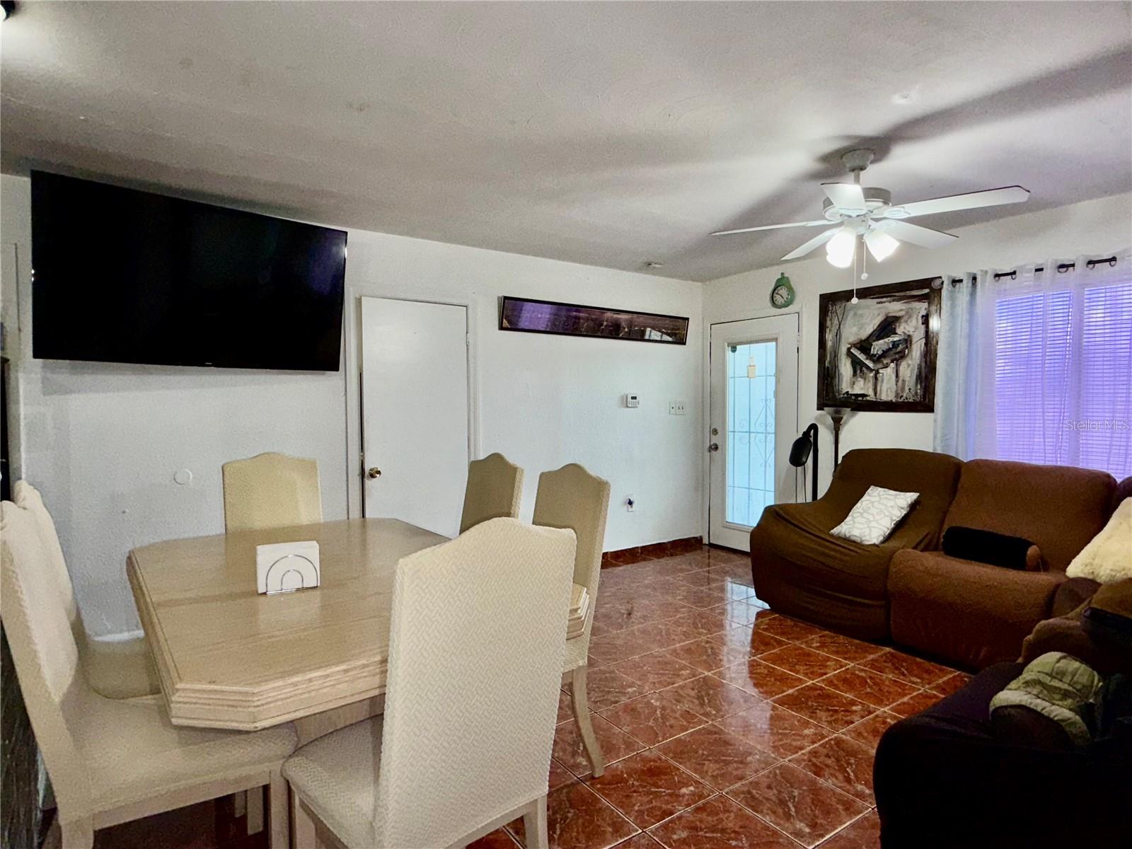 Image 9 of 51 For 5828 Harcourt Avenue