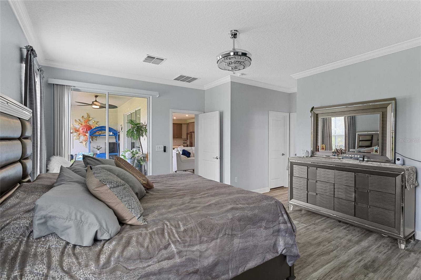 Image 20 of 56 For 2215 Camden Park Avenue