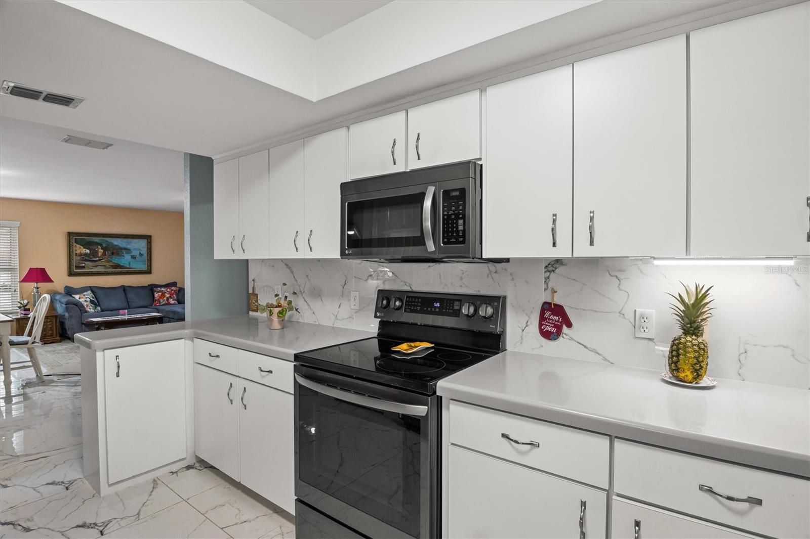 Listing photo id 8 for 416 Barbados Circle