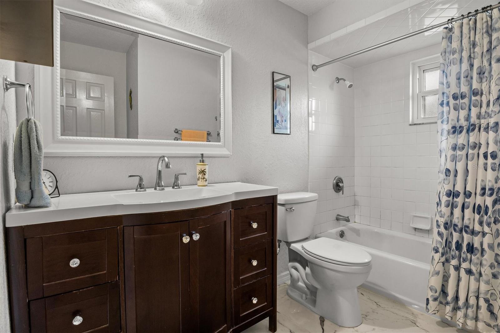 Listing photo id 17 for 416 Barbados Circle