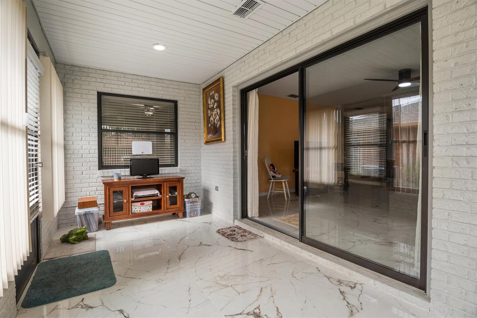 Listing photo id 21 for 416 Barbados Circle