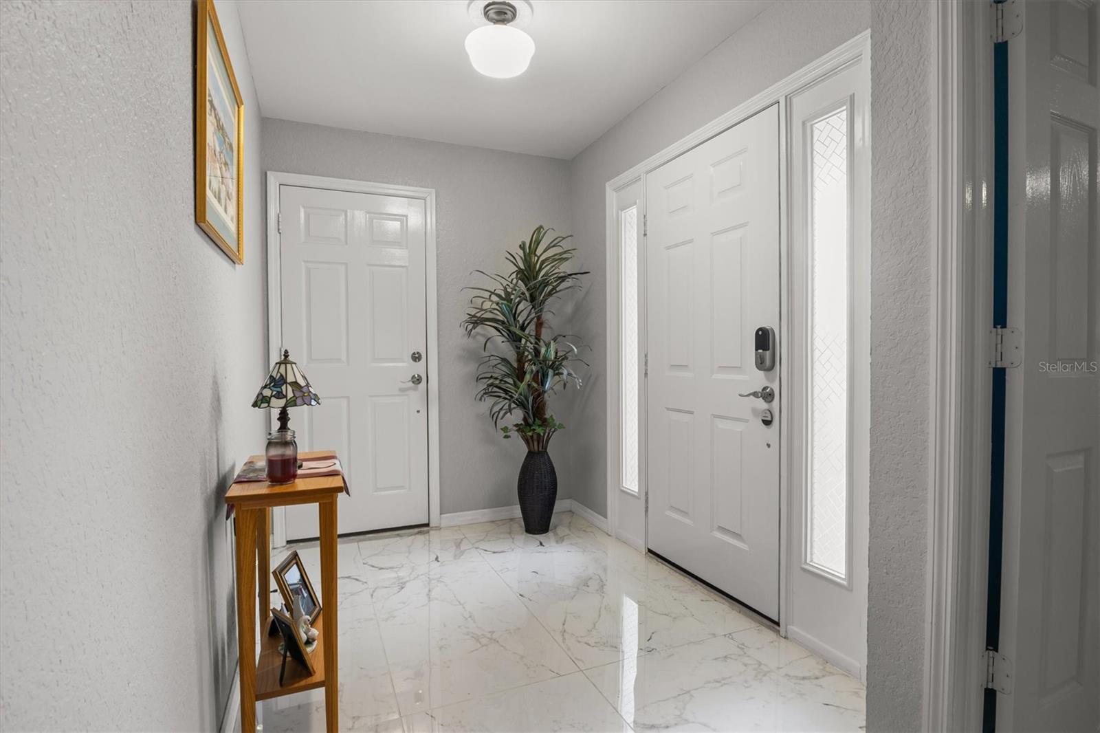 Listing photo id 1 for 416 Barbados Circle