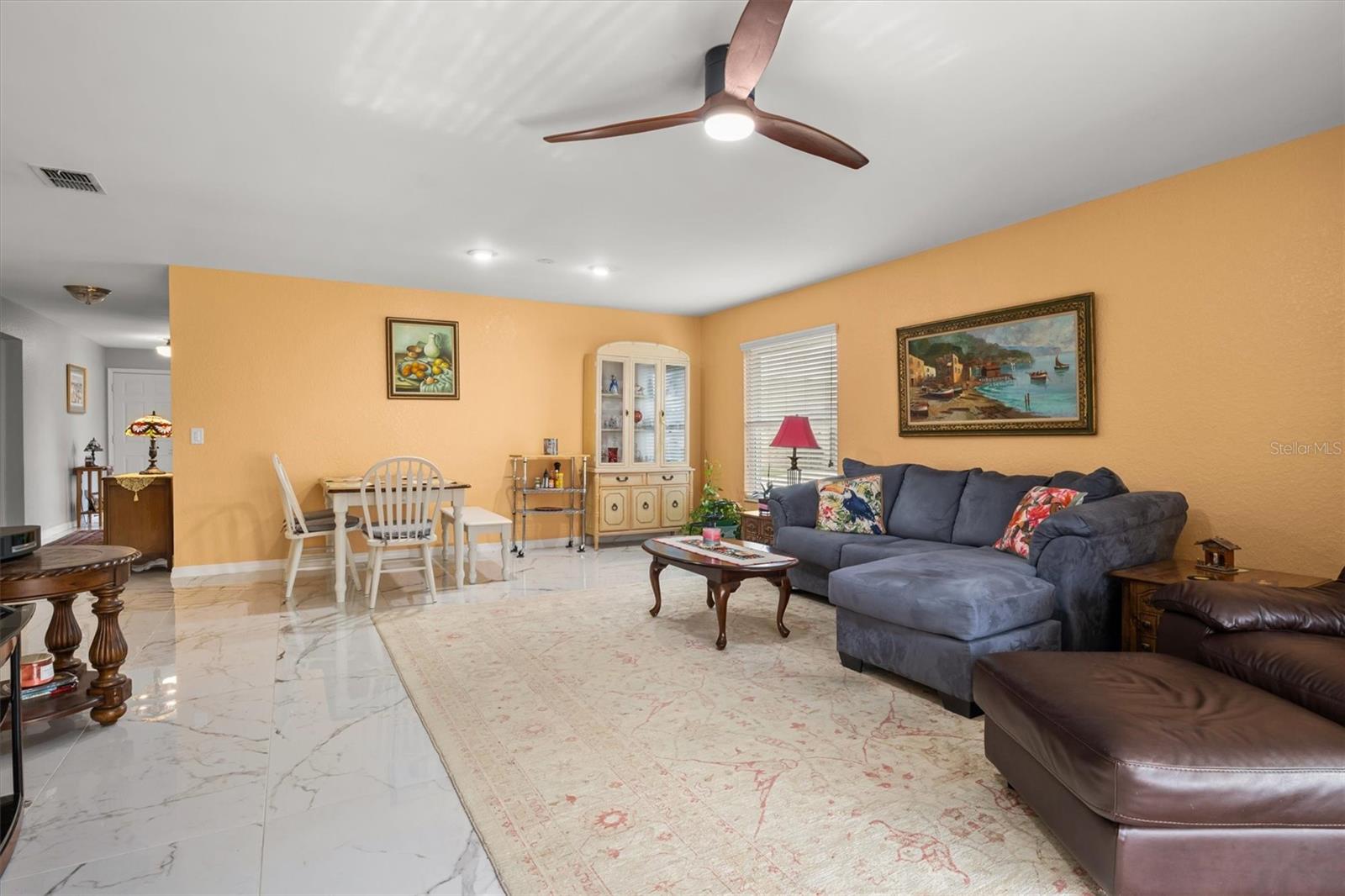 Listing photo id 5 for 416 Barbados Circle