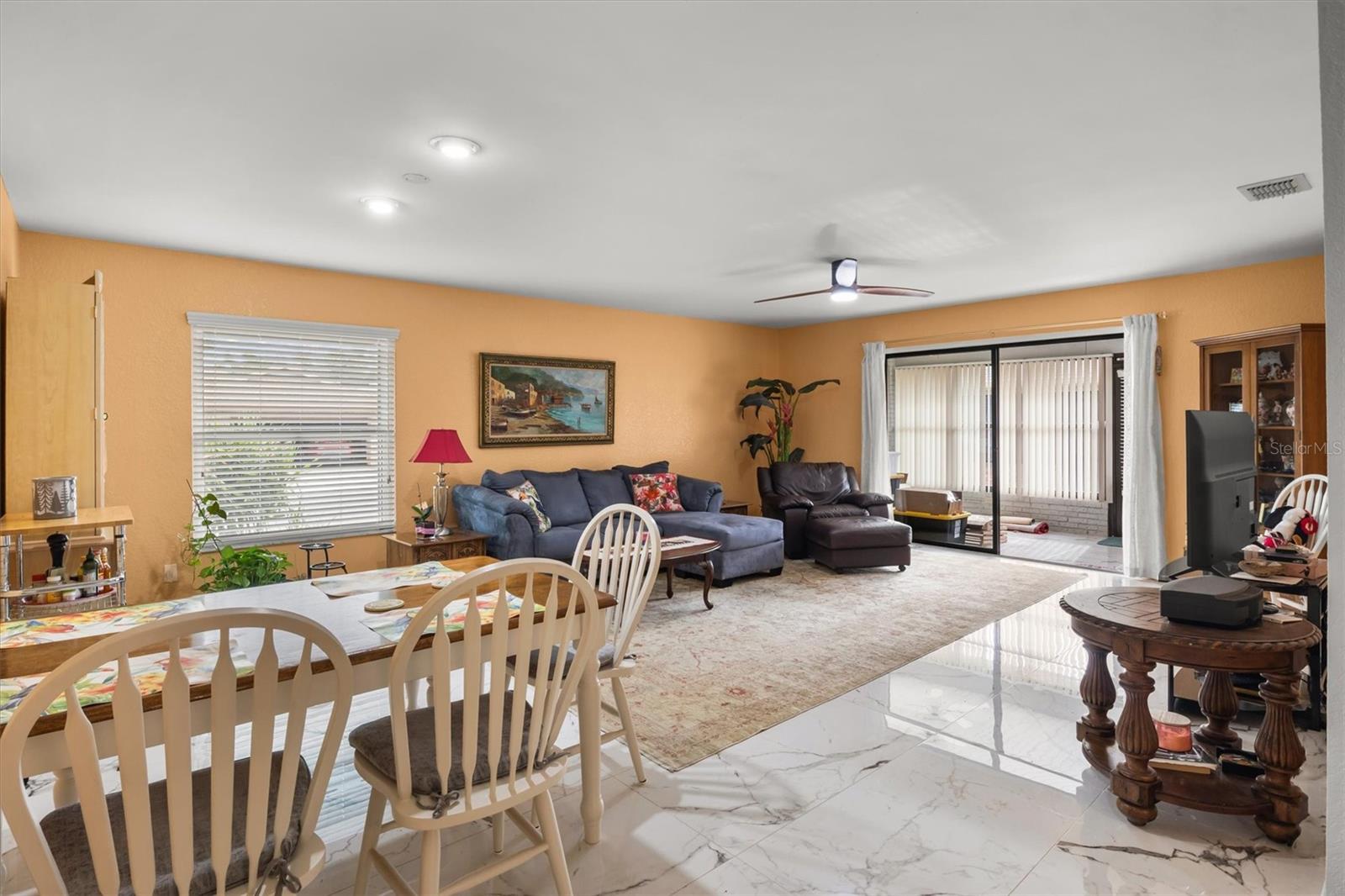 Listing photo id 6 for 416 Barbados Circle